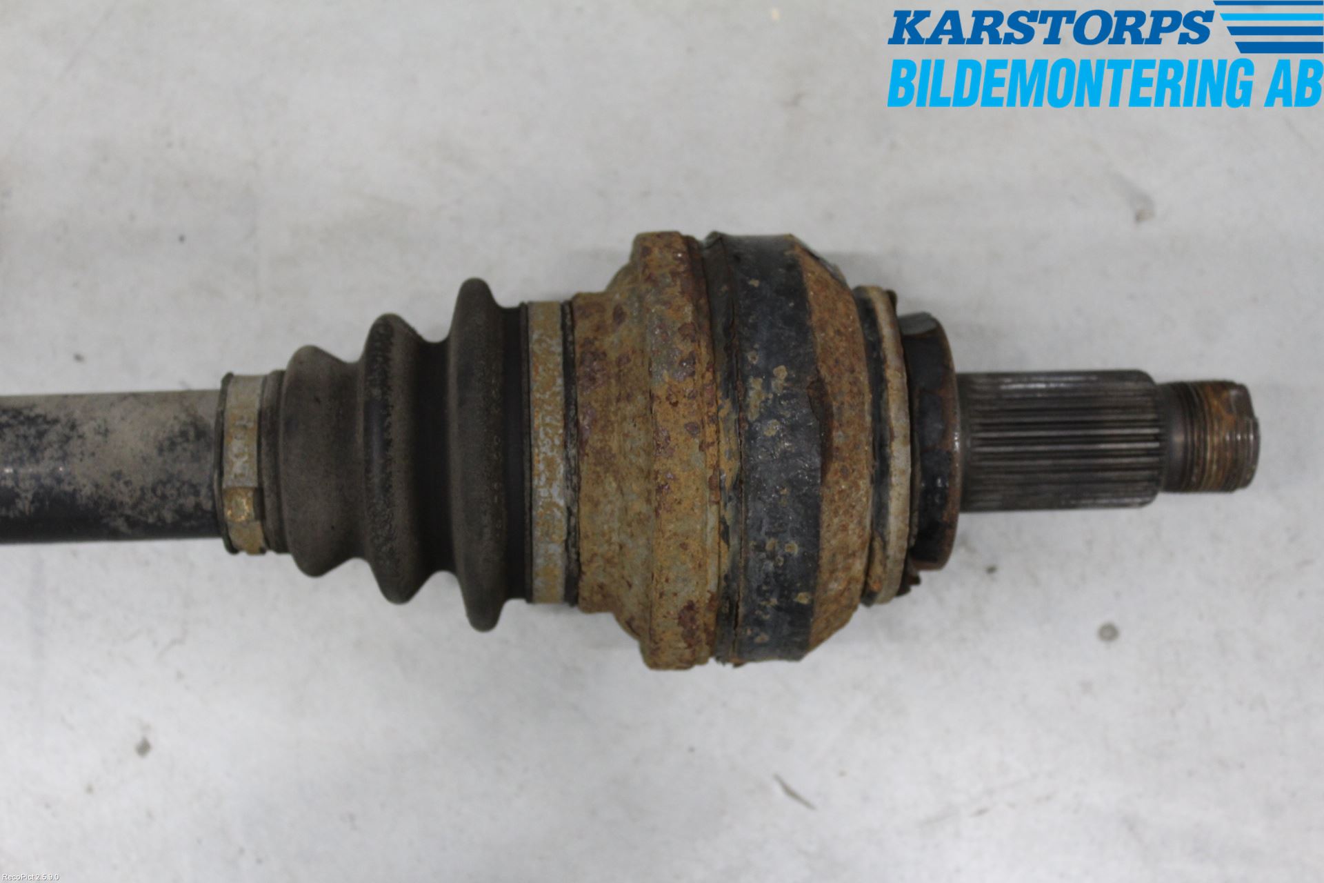BMW 7 E65/66    00-08 Drivaksel Bak Kompl Venstre