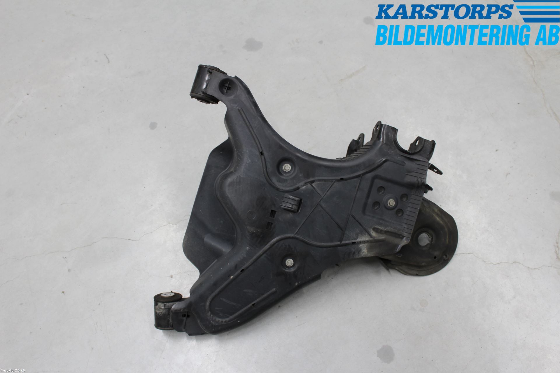 Mercedes-Benz MB VITO/V-KLASS (W640,W447,W448) 14- Bærearm Bak Venstre