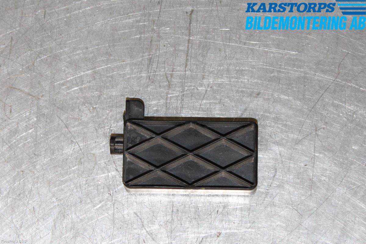 Volvo XC70 14-16 Radiator Feste - Ramme - Bjelk