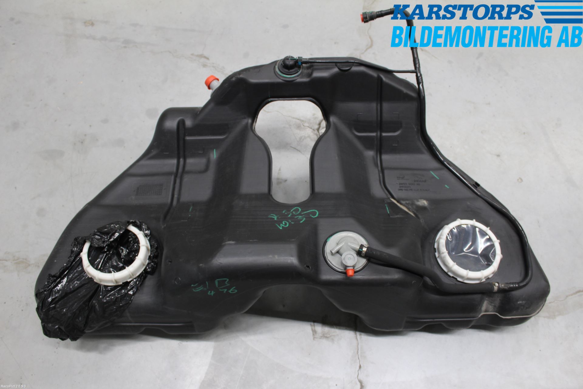 Jaguar XJ X350        03-09 Drivstofftank Innsprøytning