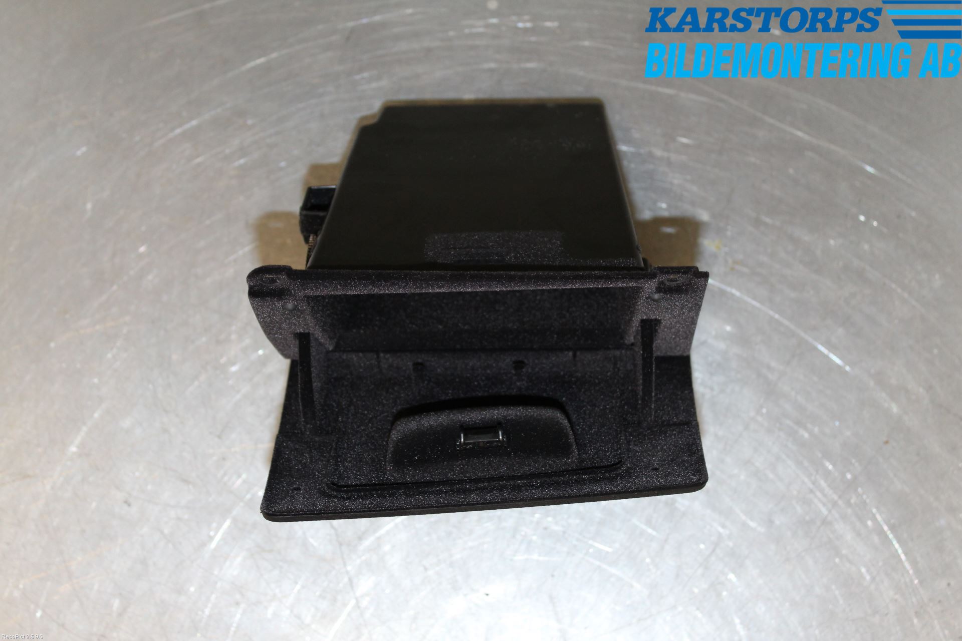 BMW 5 F10/F11/F18 09-17 Innr Oppbevaringsrom
