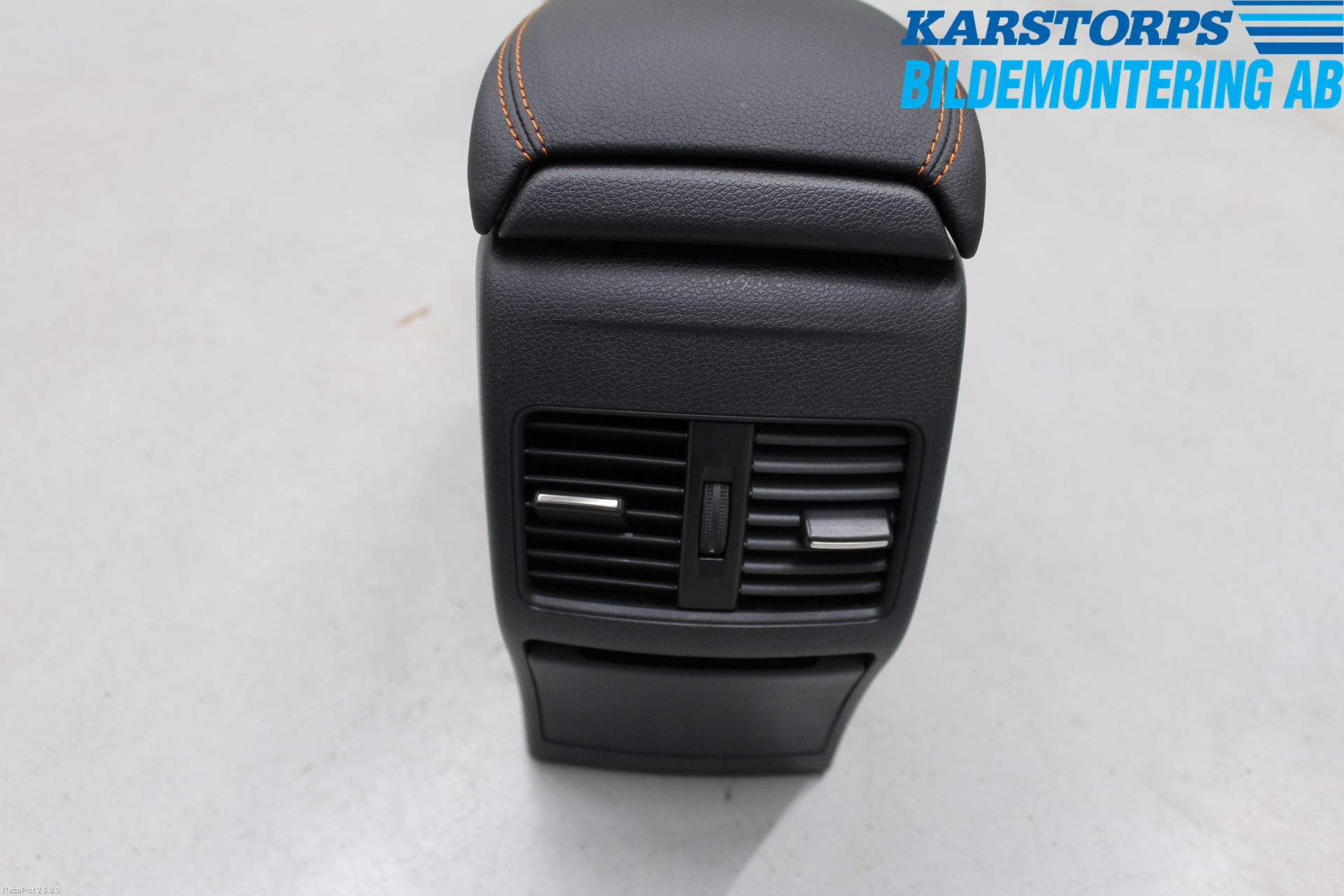 Mercedes-Benz MB CLA-KLASS (C117/X117) 13-19 Innr Konsoll-Lomme