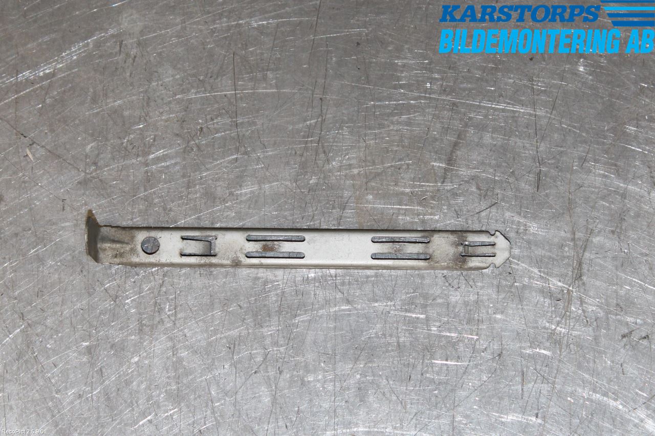Volvo XC90 03-06 Frontlykt Holder-Feste
