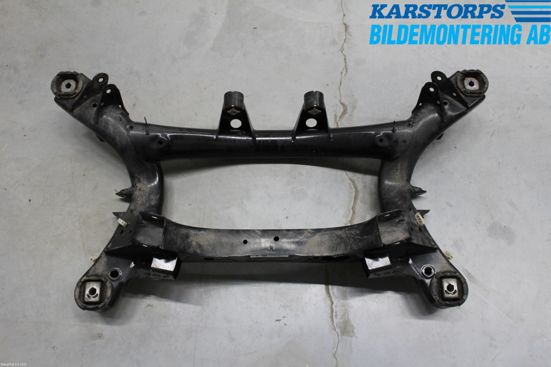 BMW 3 F30/F31/F80 12-19 Bakaksel Feste Travers-Ramme