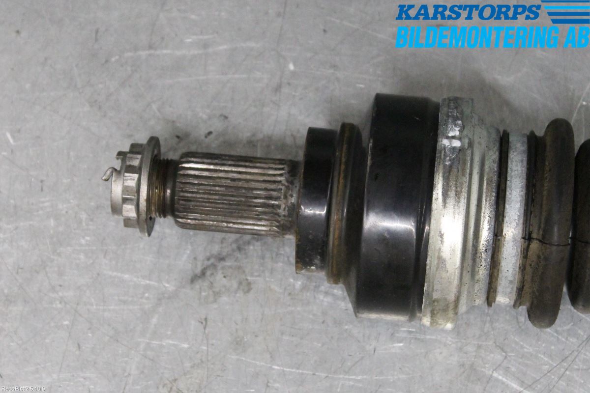 BMW 3 F30/F31/F80 12-19 Drivaksel Bak Kompl Venstre