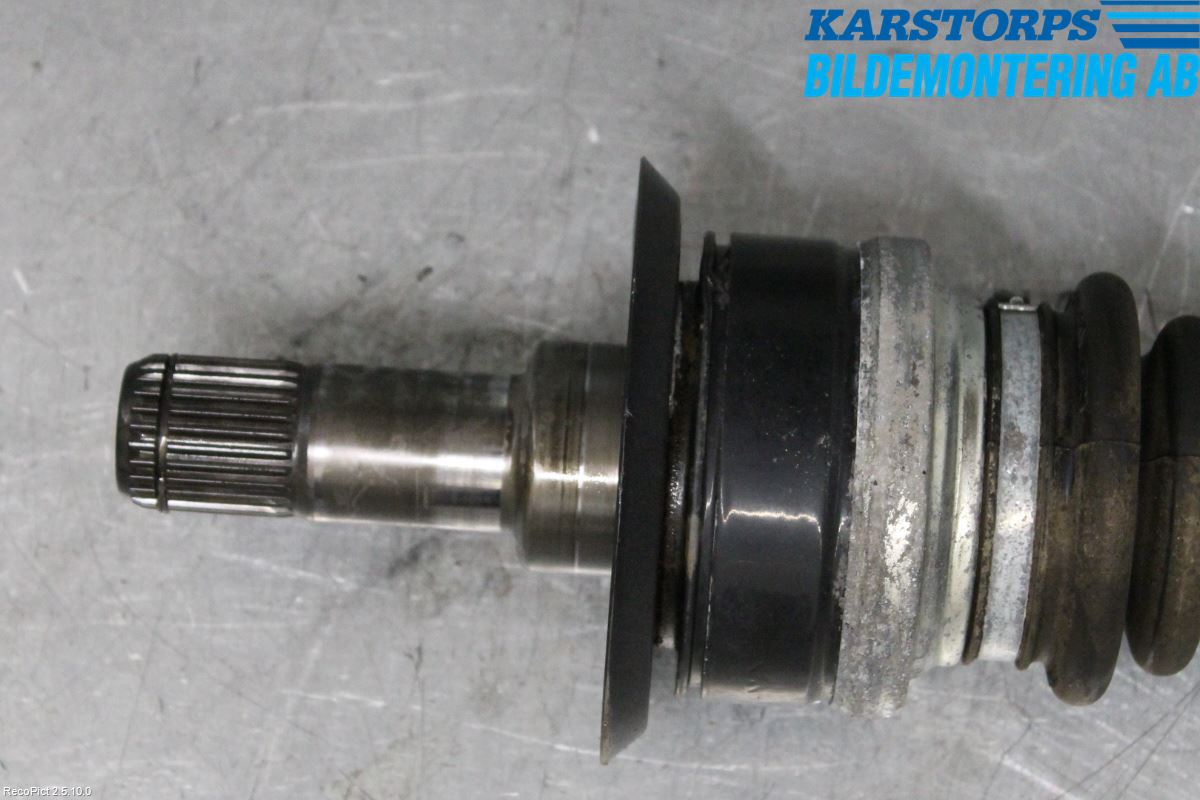 BMW 3 F30/F31/F80 12-19 Drivaksel Bak Kompl Venstre