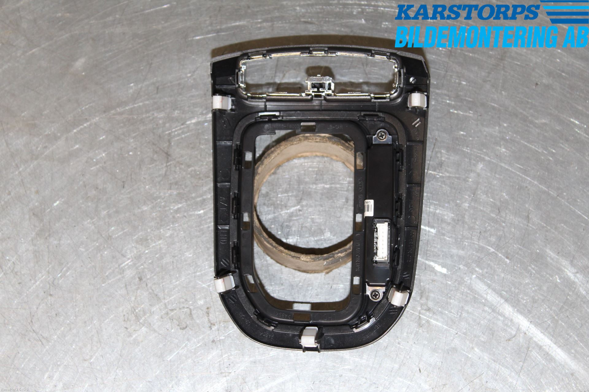 Kia RIO 12-16 Innr Konsoll-Lomme