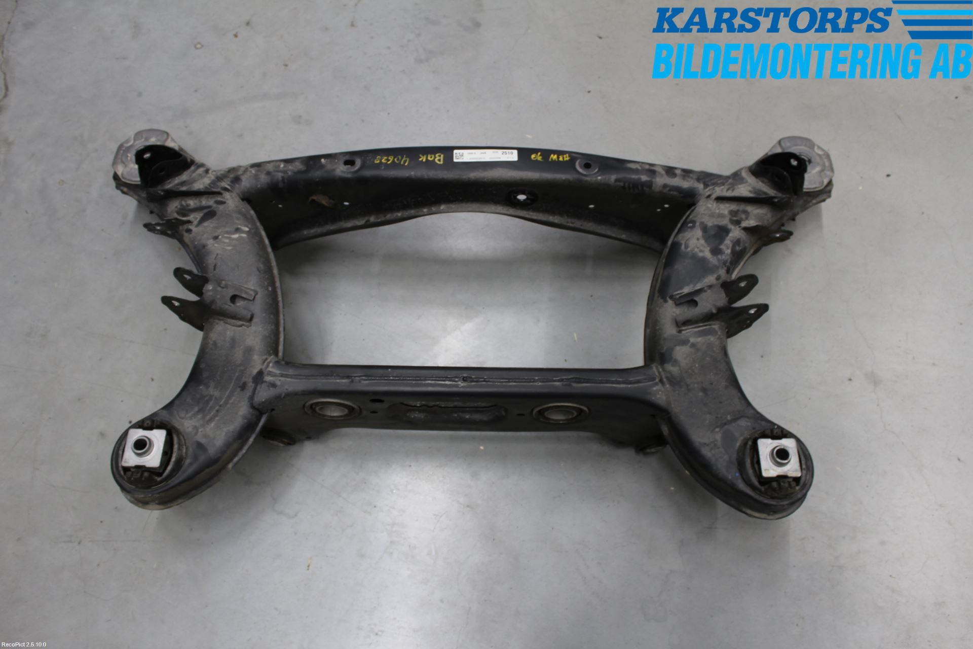 Mercedes-Benz MB C-KLASS (W205) 14-21 Bakaksel Feste Travers-Ramme