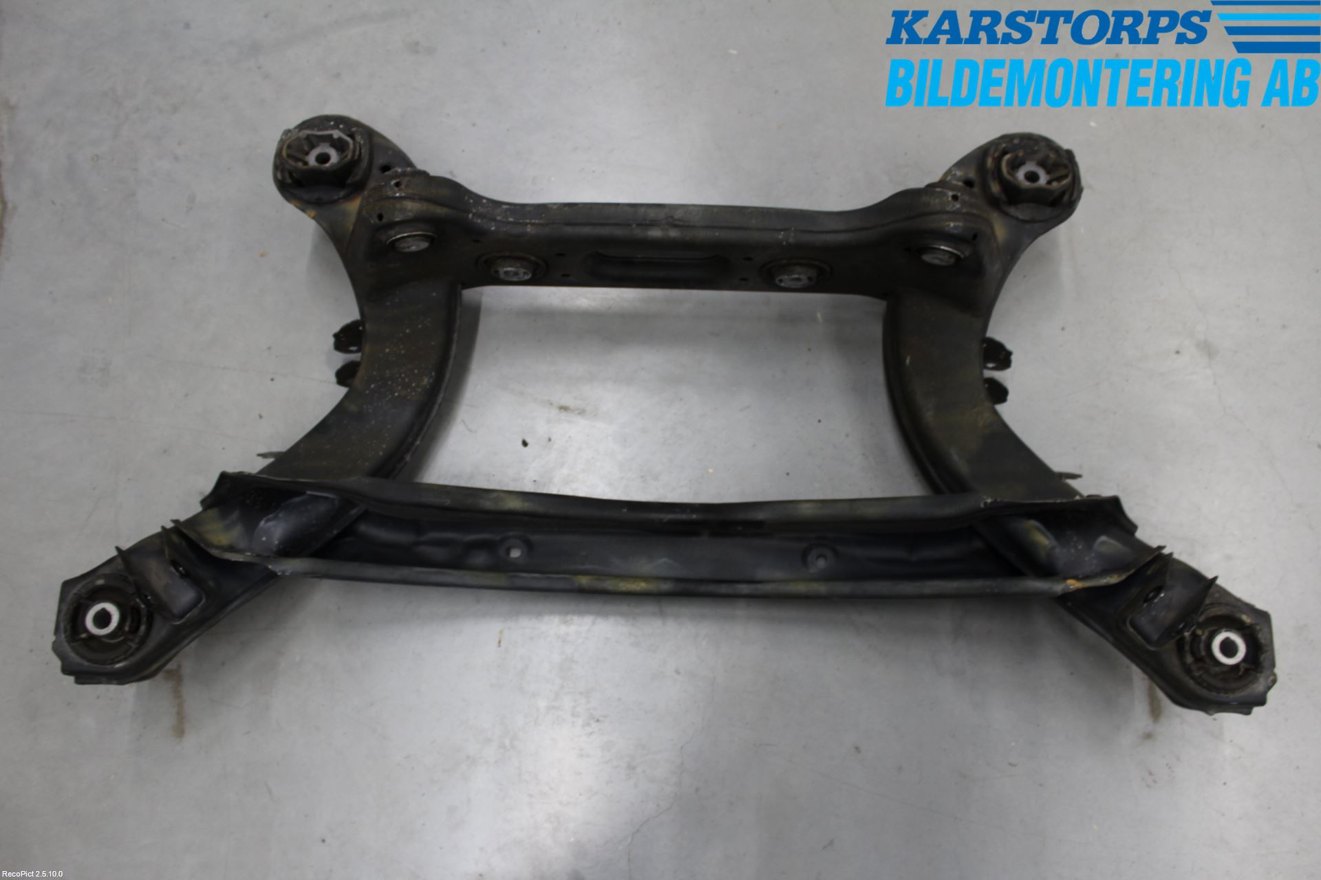 Mercedes-Benz MB C-KLASS (W205) 14-21 Bakaksel Feste Travers-Ramme