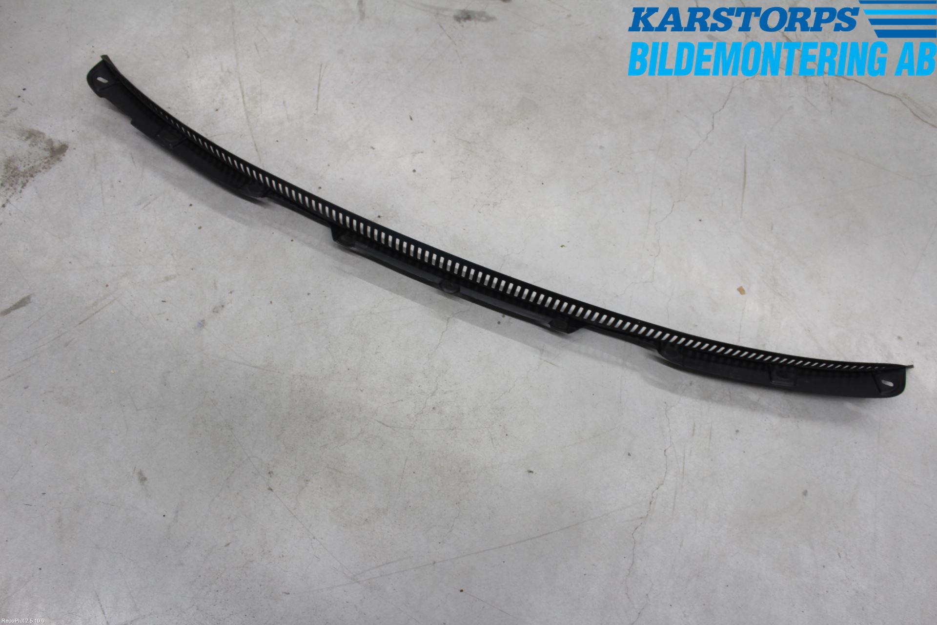 Volvo XC60 09-13 Visker Deksel-Grill-Under Frr