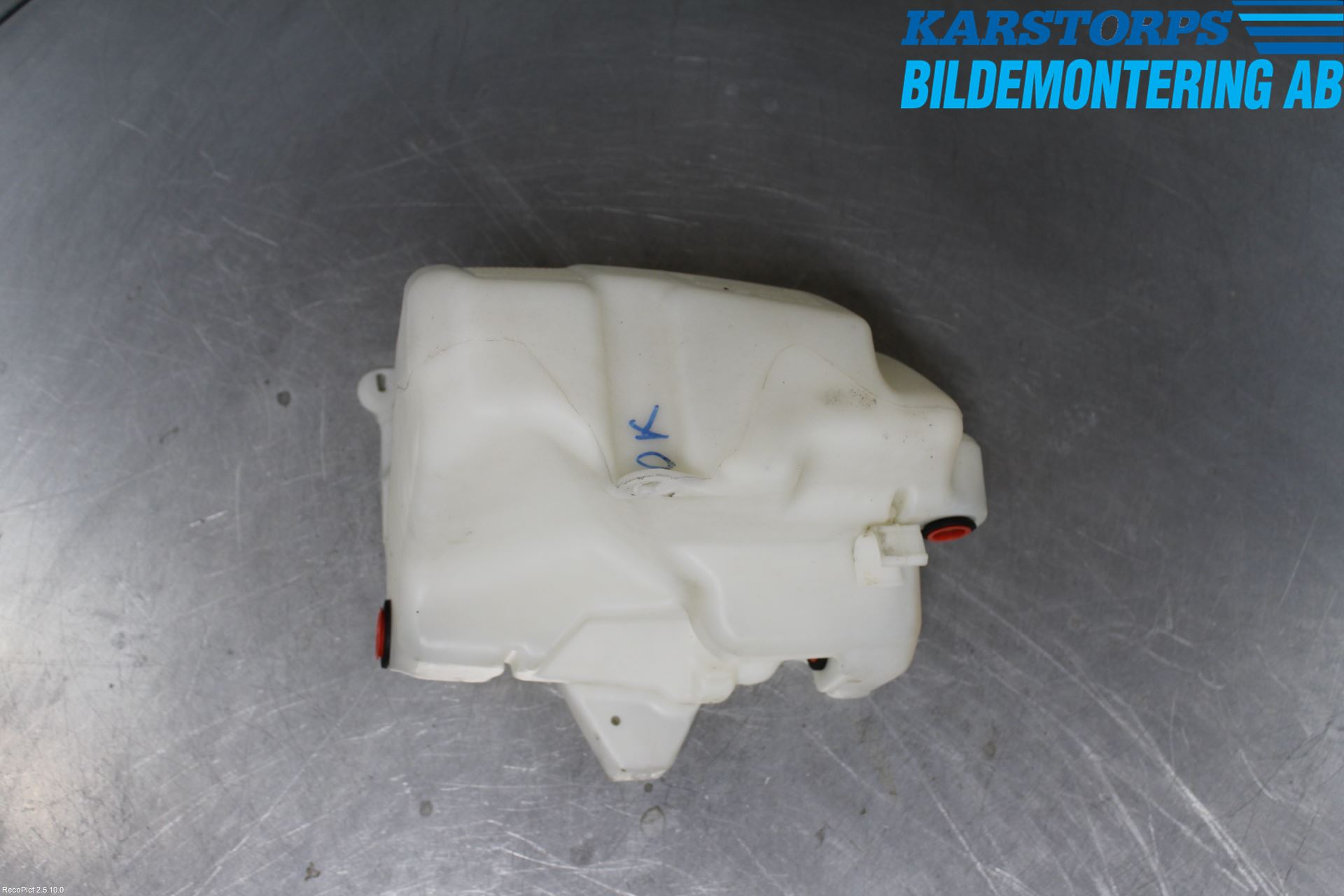 Volvo V50 04-07 Spylerbeholder Frontrute-Lykte