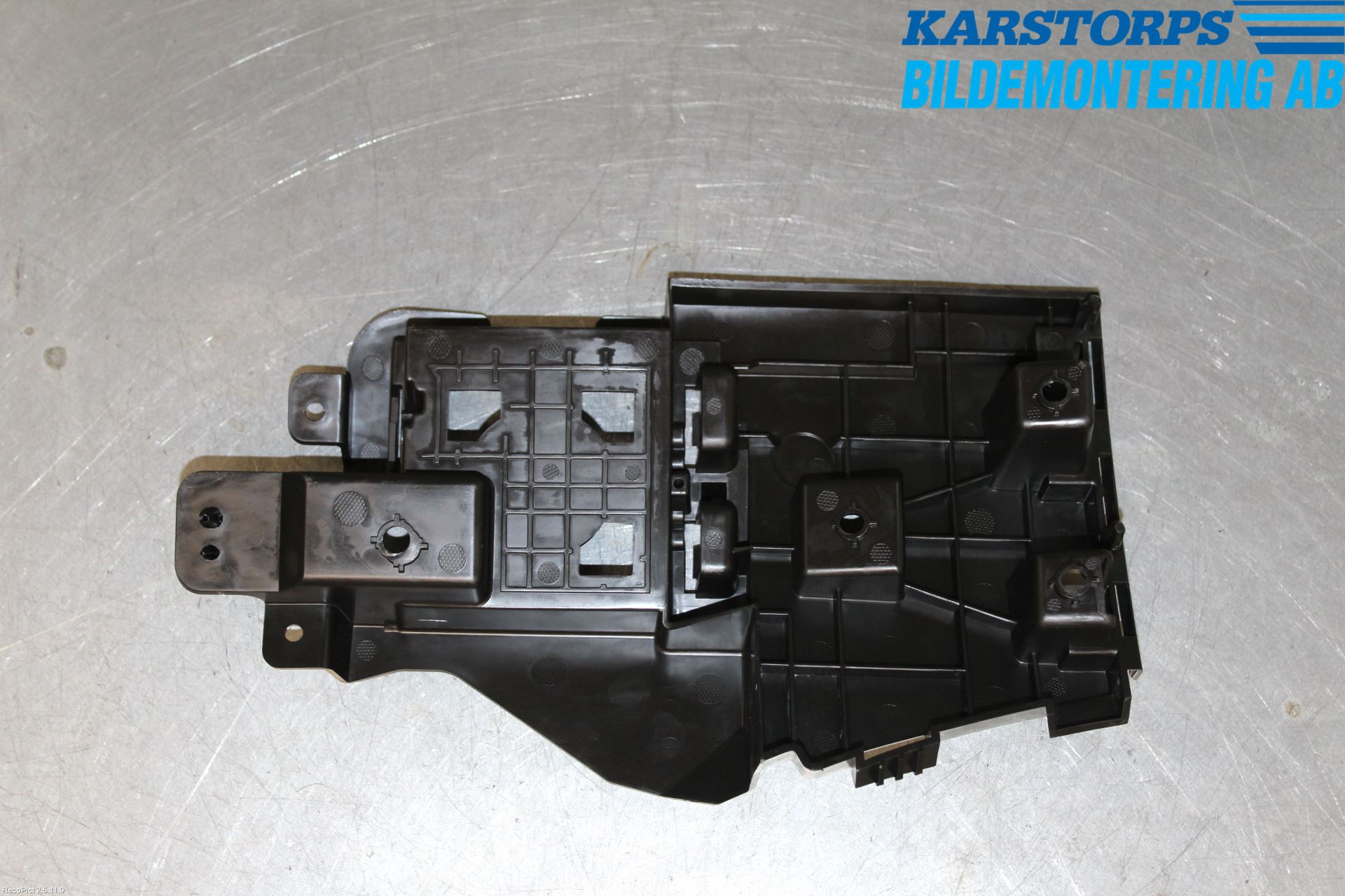 Volvo V60 14-18 Støtfangerfeste Bak Høyre