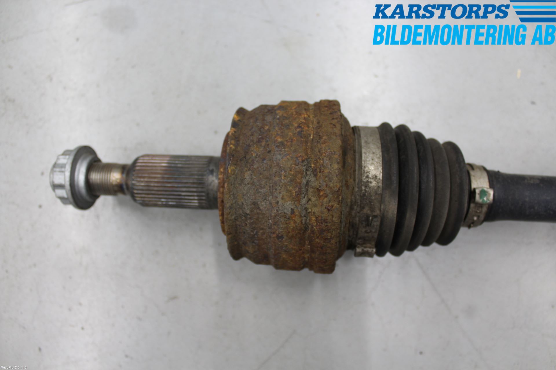 Volkswagen VW TRANSP/CARAVELLE (T5) 04-15 Drivaksel Bak Kompl Høyre