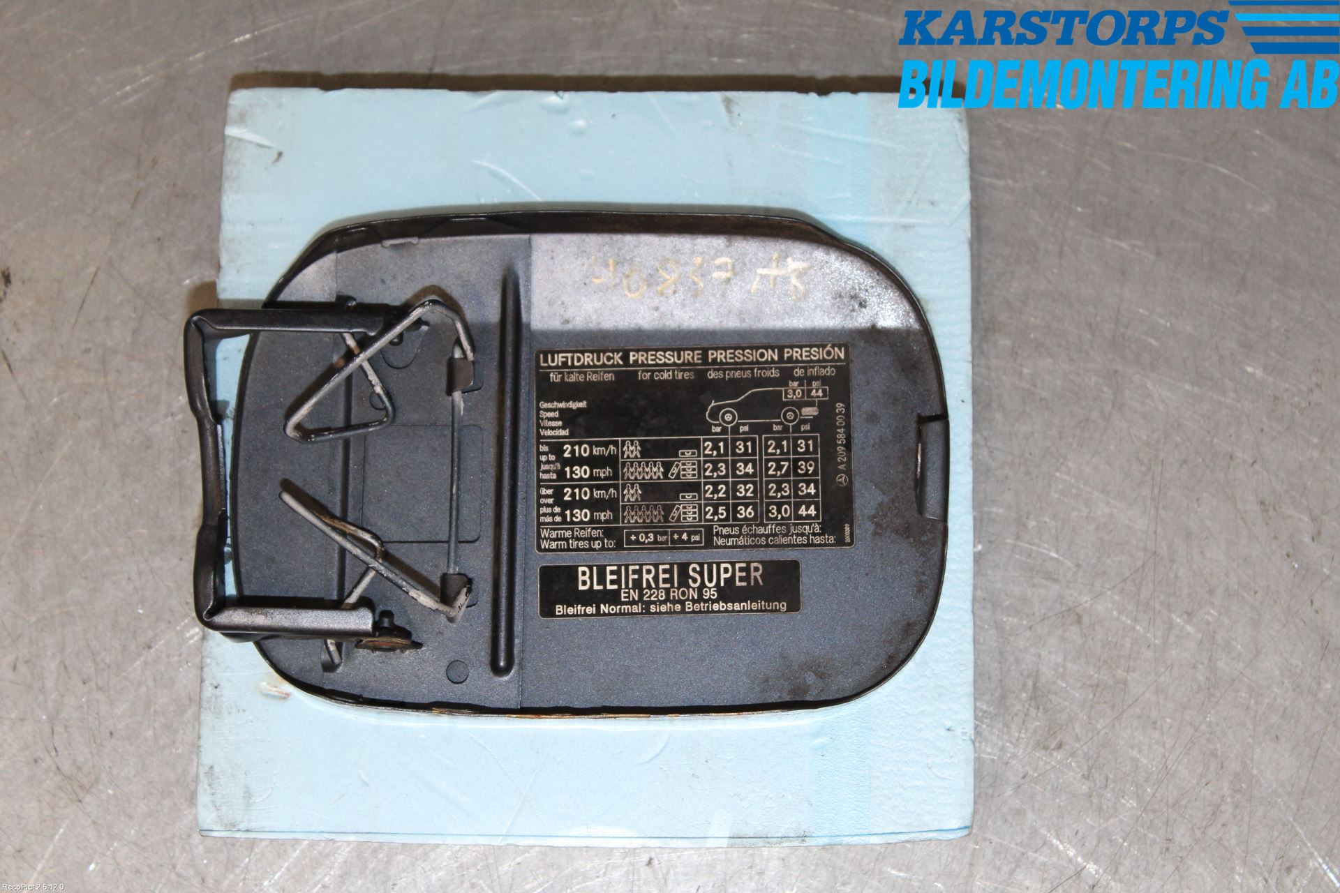 Mercedes-Benz MB CLK (C209) 02-09 Drivstoff Tankluke