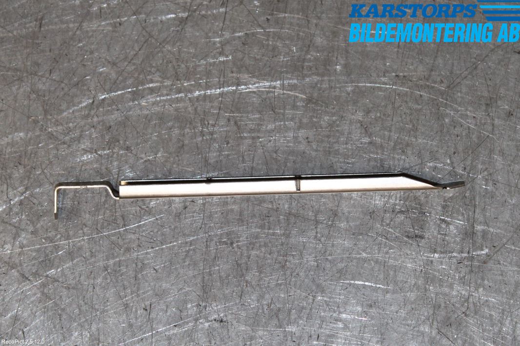 Volvo V50 08-12 Frontlykt Holder-Feste