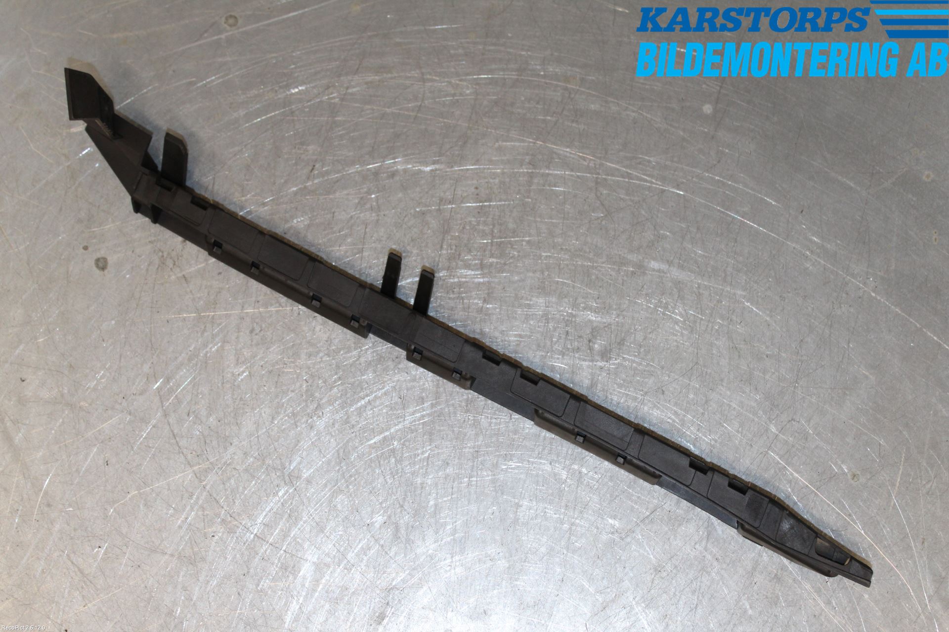 BMW 7 E65/66    00-08 Støtfangerfeste Bak Høyre