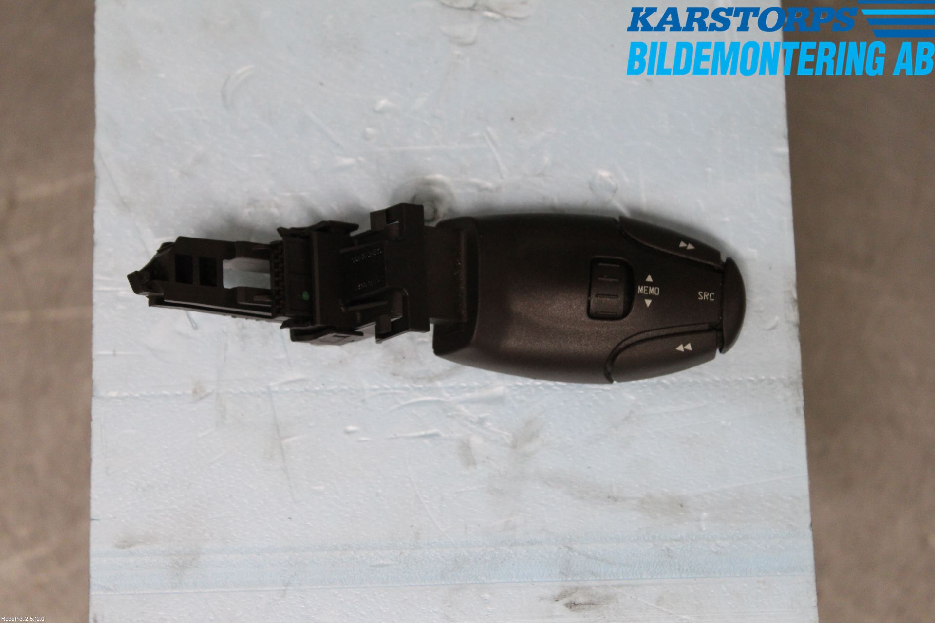 Peugeot 307     01-05 Bryter Ratt Radio-Stereo