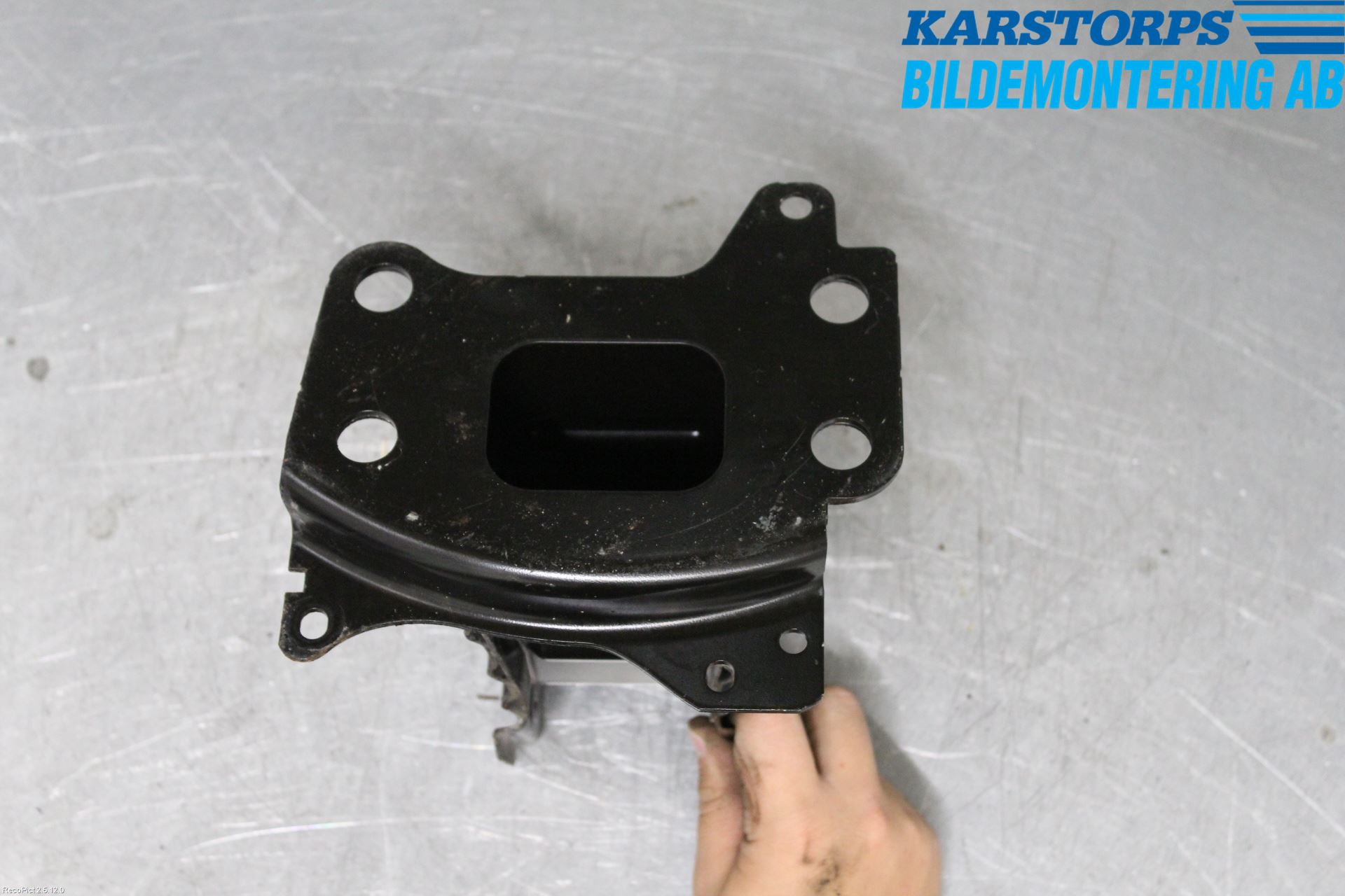 Audi A3/S3 05-13 Støtfanger Foran Feste