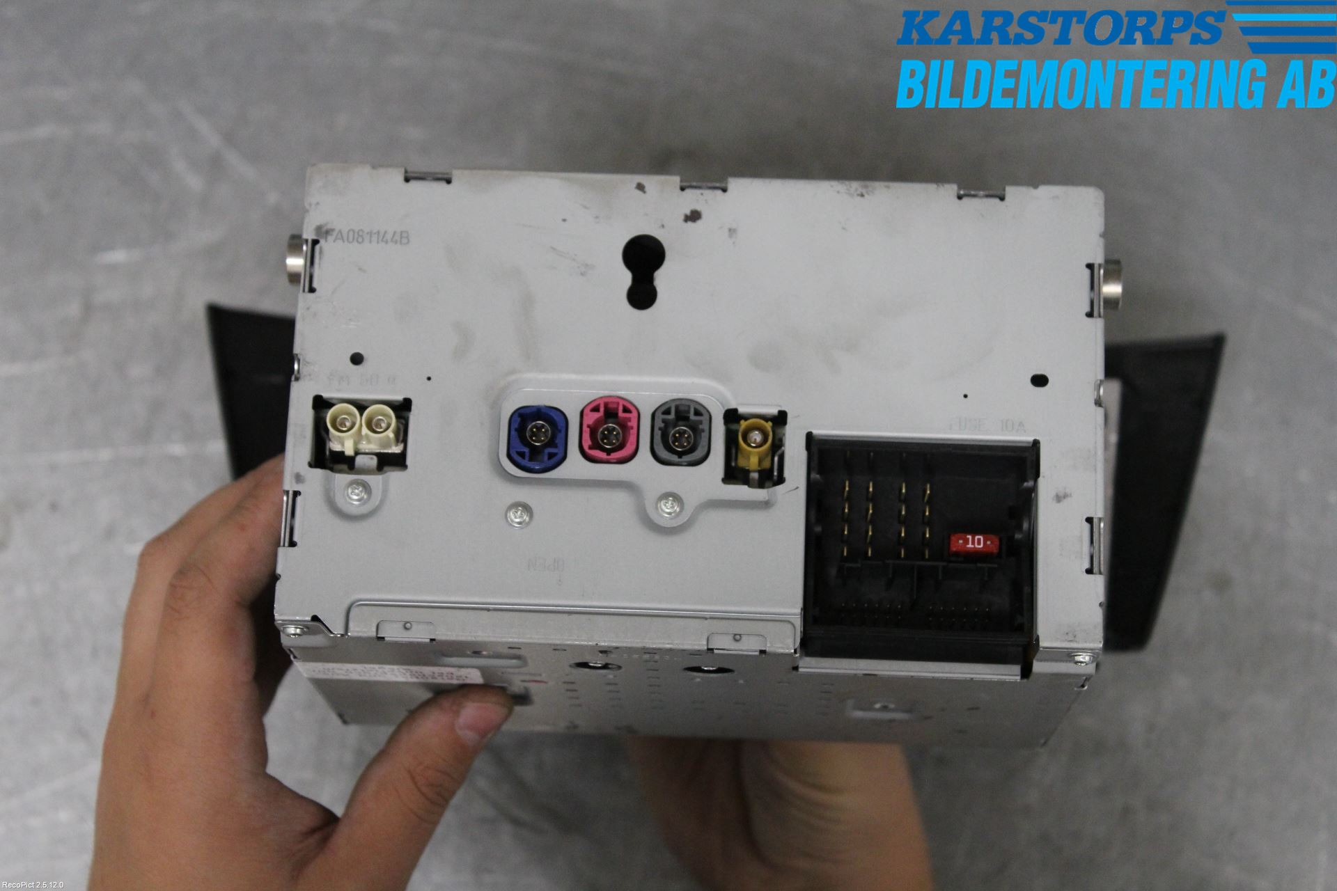 Mercedes-Benz MB C-KLASS (W204) 07-15 Stereo Radio Med Cd