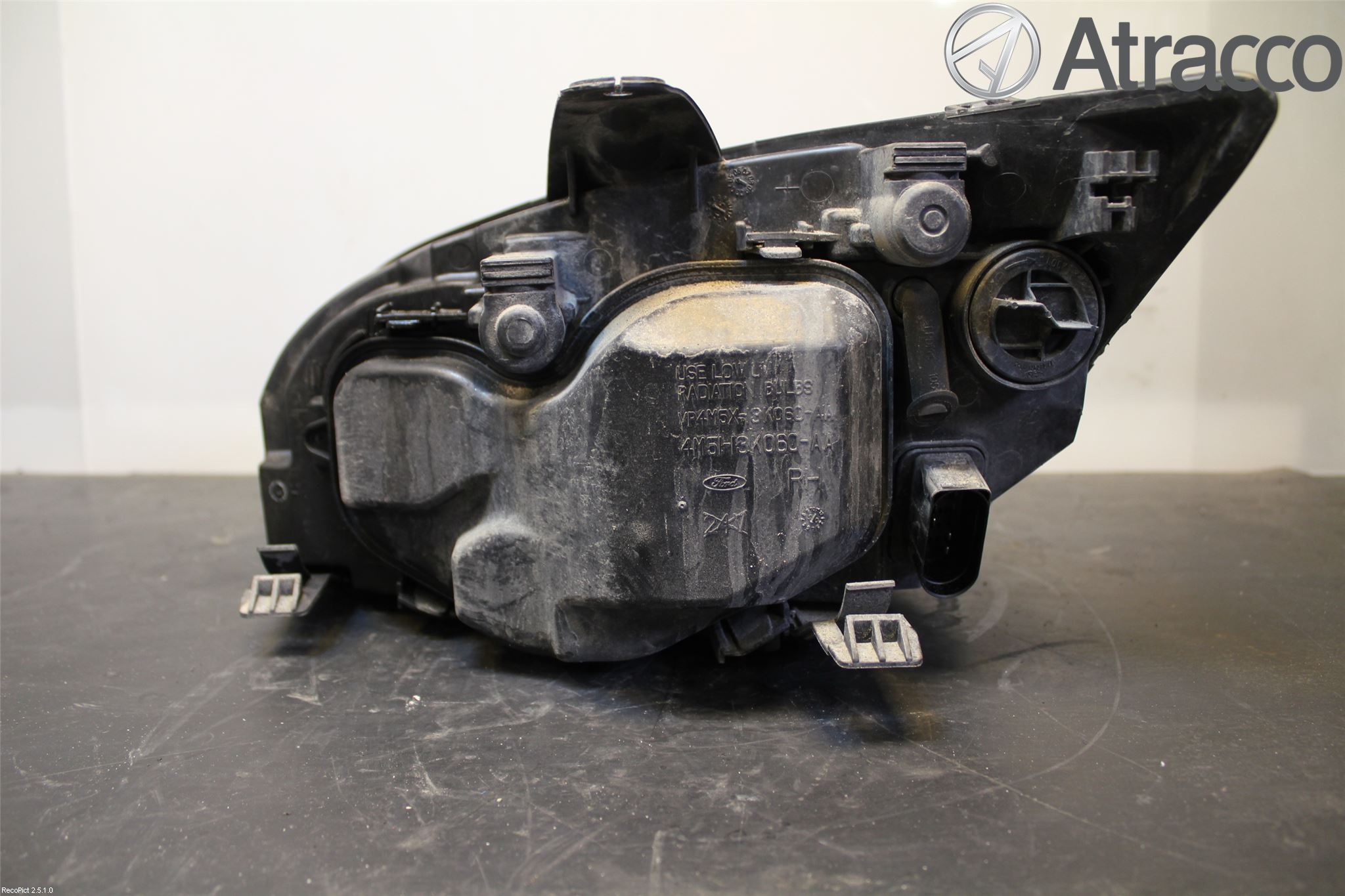 Ford FOCUS     04-07 Frontlykt Høyre