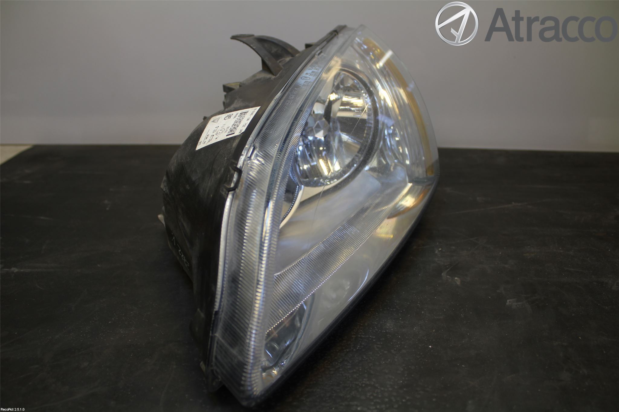 Ford FOCUS     04-07 Frontlykt Venstre