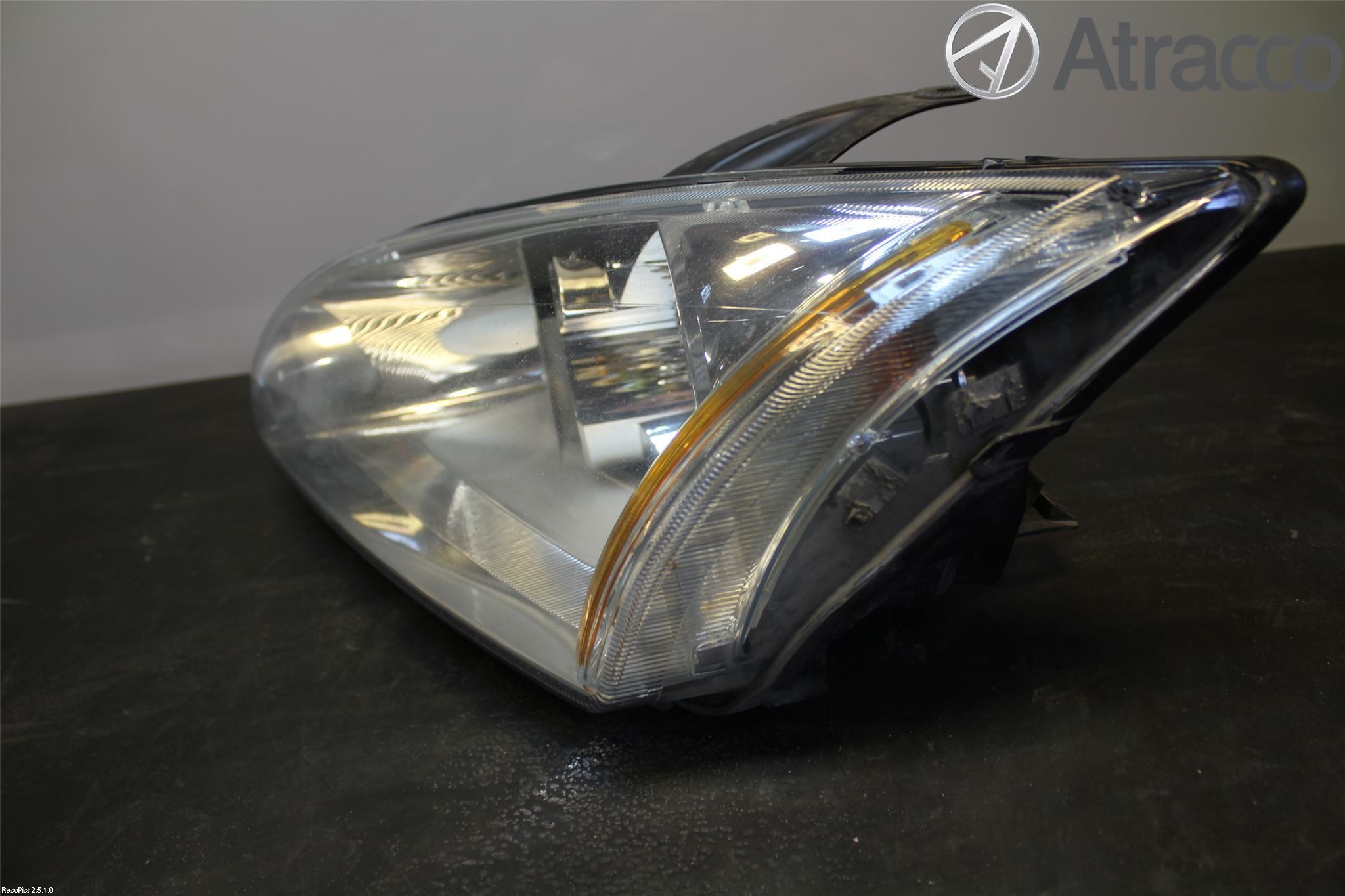 Ford FOCUS     04-07 Frontlykt Venstre