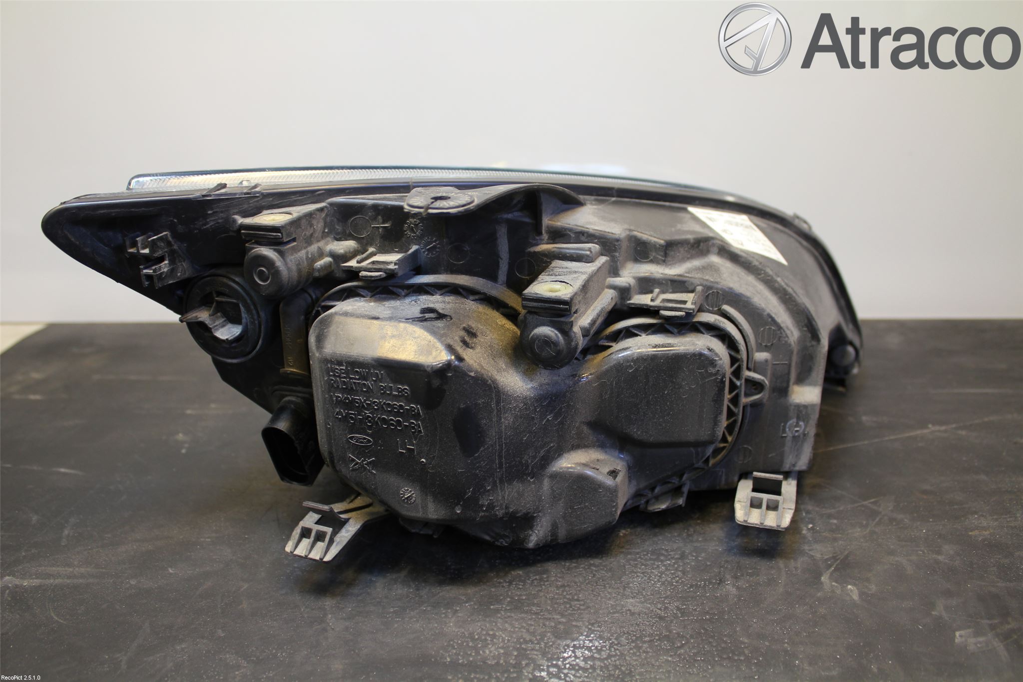 Ford FOCUS     04-07 Frontlykt Venstre