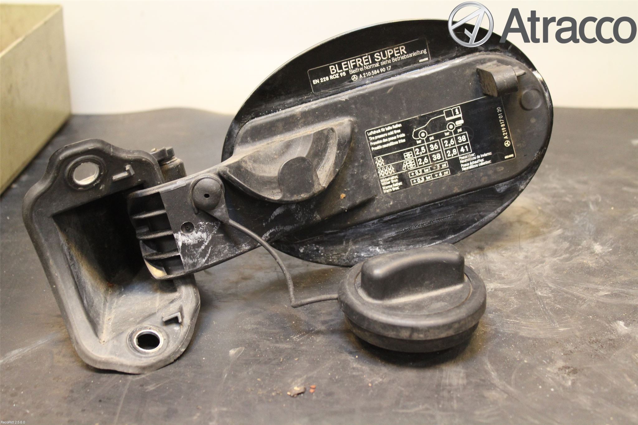 Mercedes-Benz MB CLS (C219) 03-11 Drivstoff Tankluke