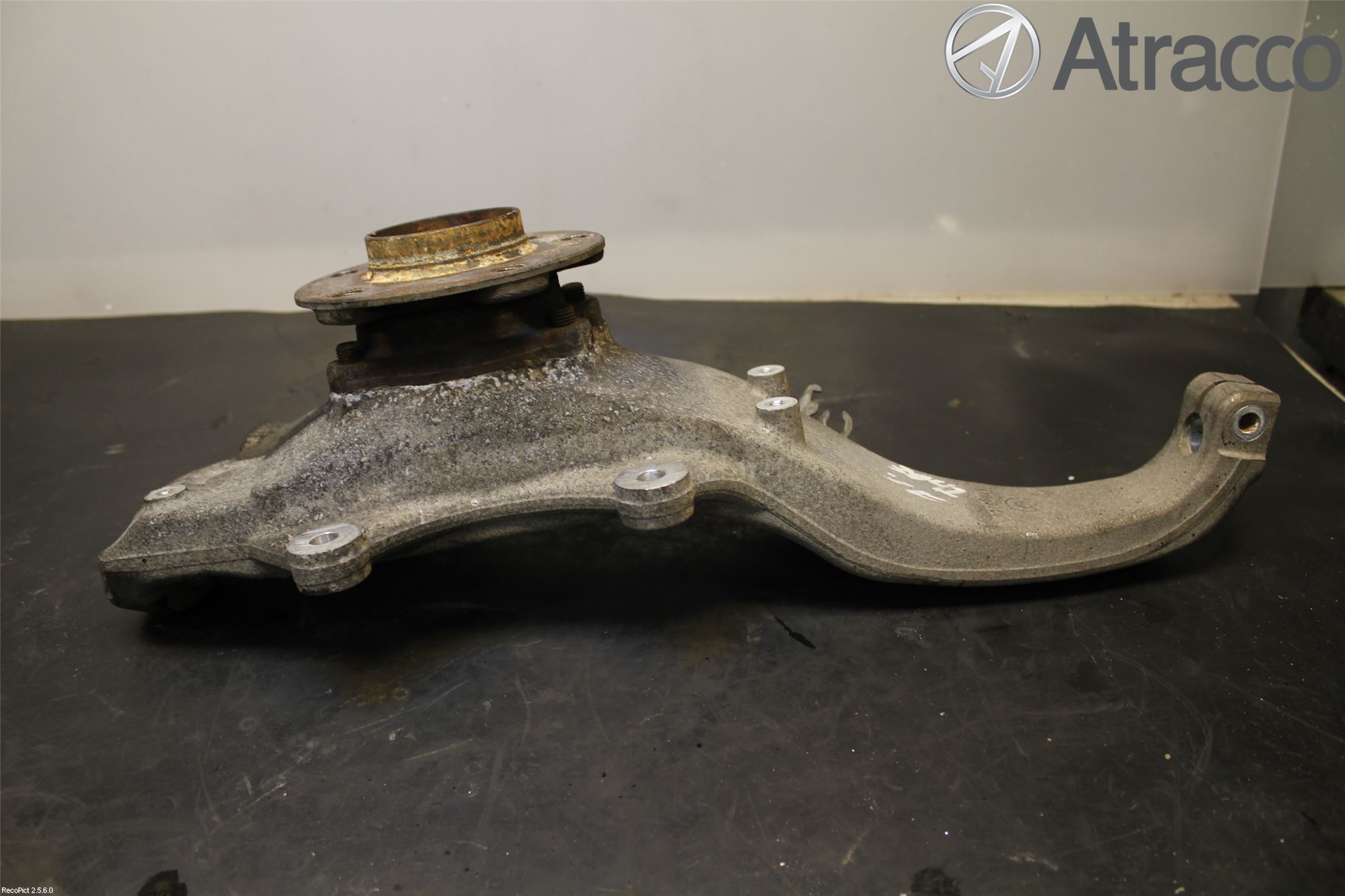 BMW 5 F10/F11/F18 09-17 Spindel Vf