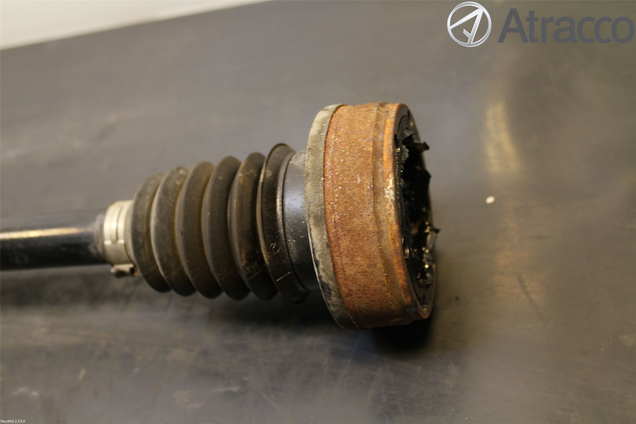 Volkswagen VW GOLF V 04-09 Drivaksel Foran Kompl Venstre