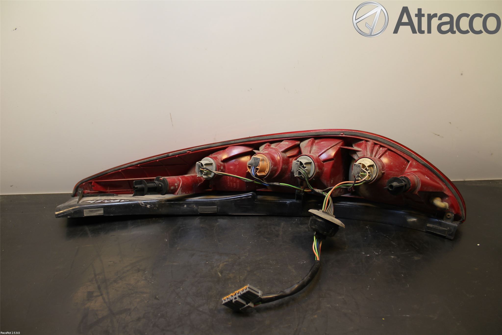 Ford MONDEO     01-06 Baklykt Venstre