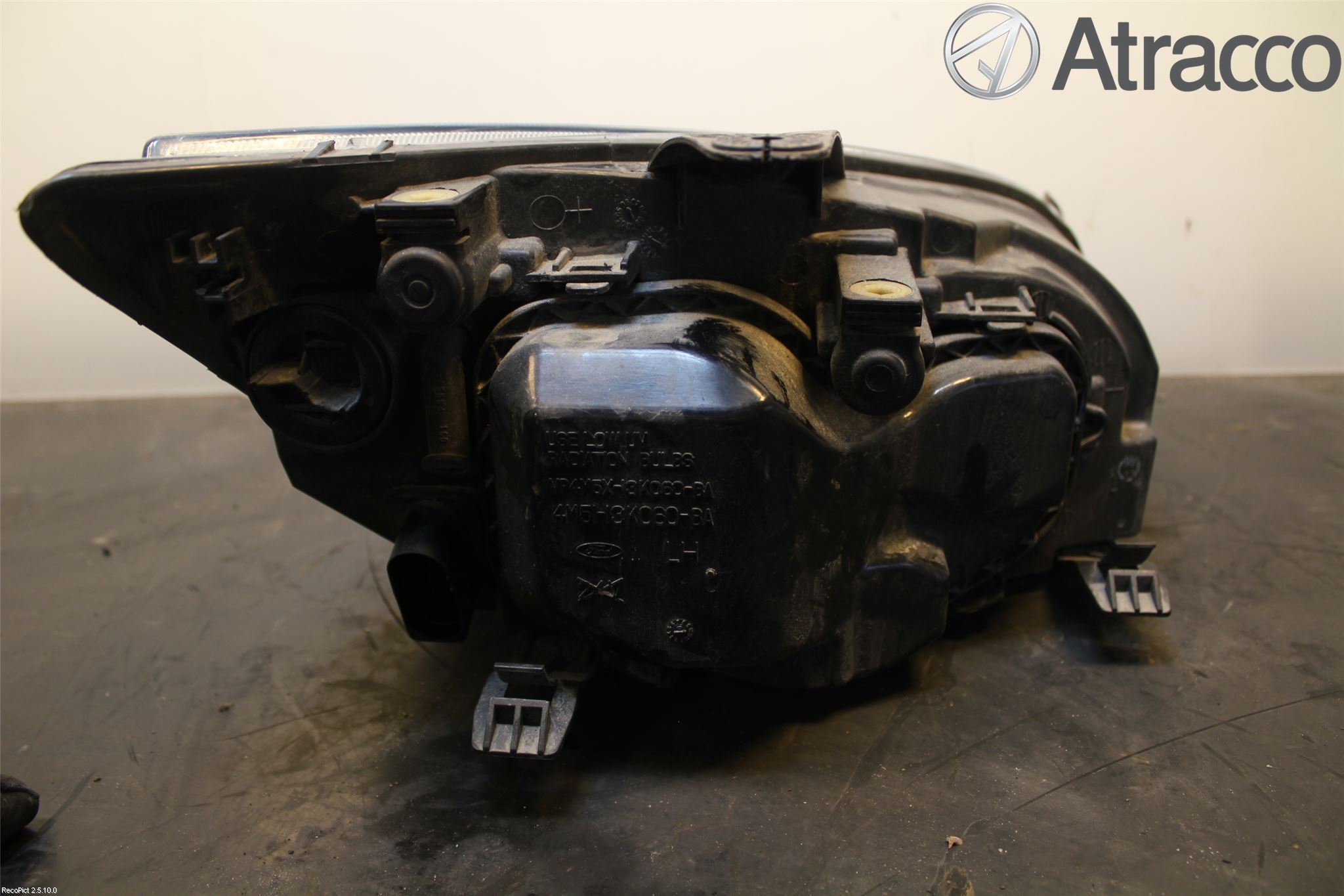 Ford FOCUS     04-07 Frontlykt Venstre