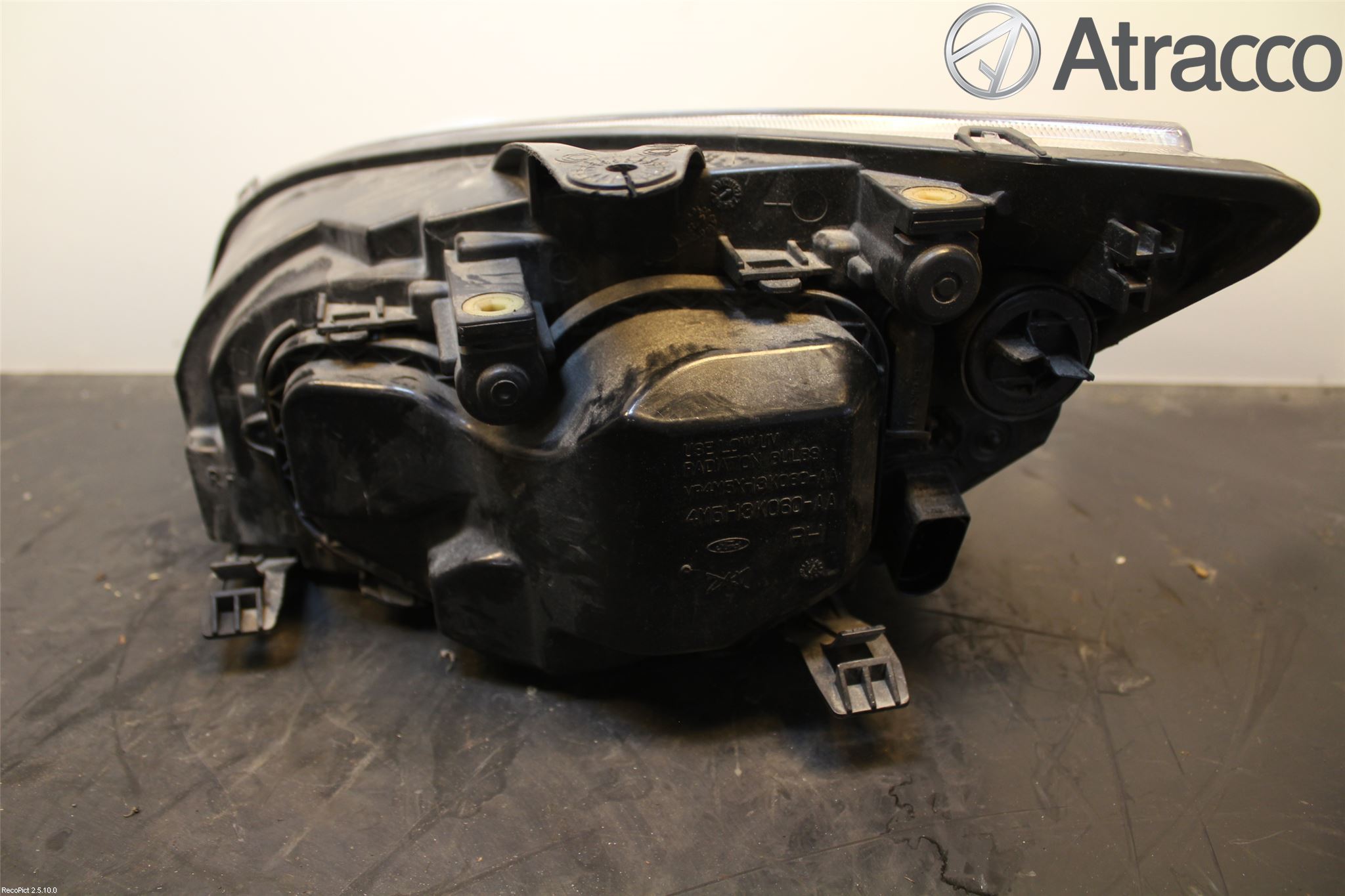 Ford FOCUS     04-07 Frontlykt Høyre