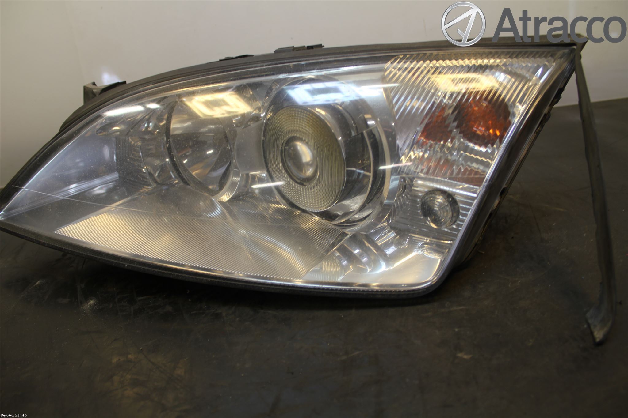 Ford MONDEO     01-06 Frontlykt Venstre