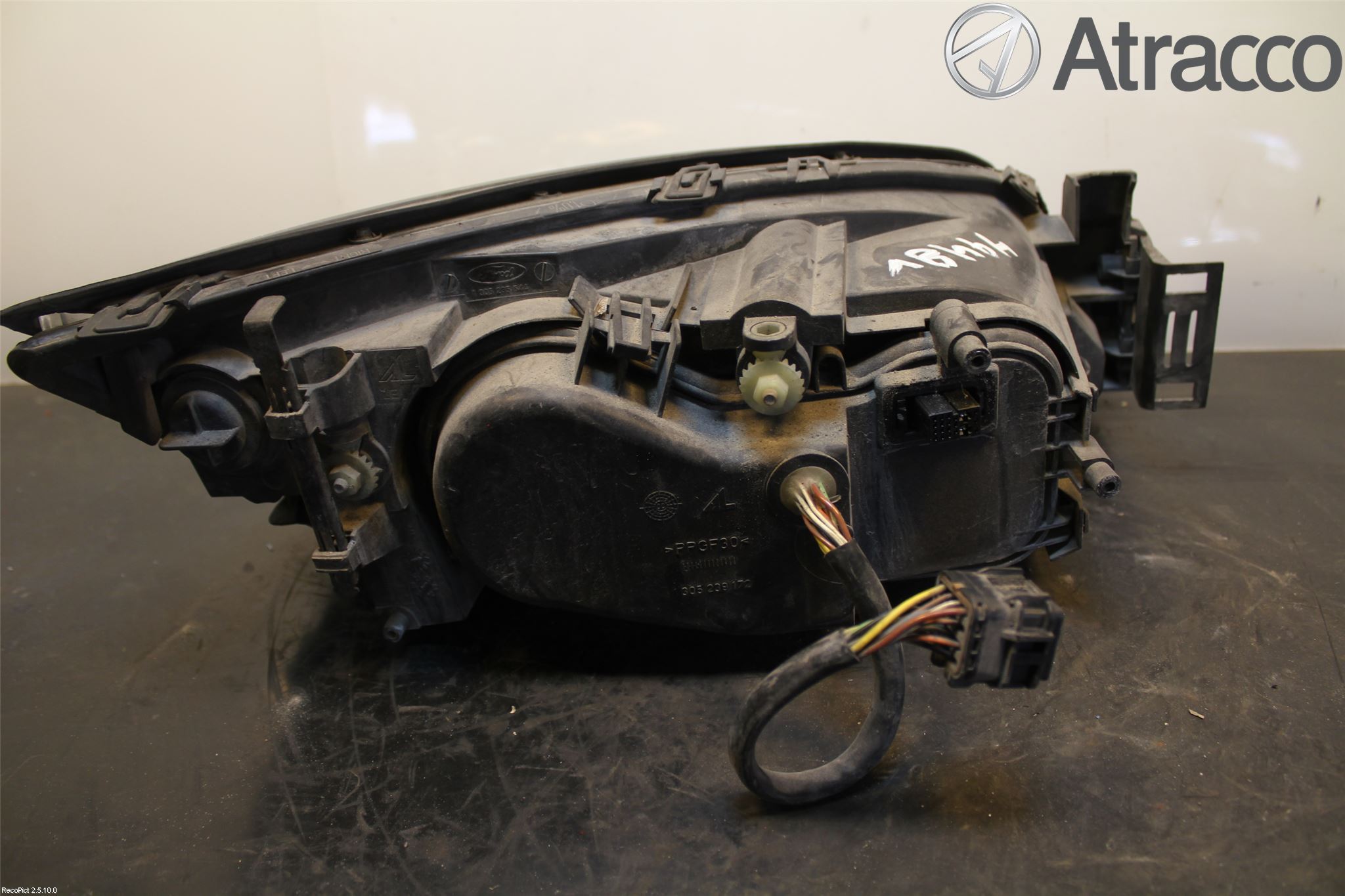 Ford MONDEO     01-06 Frontlykt Venstre