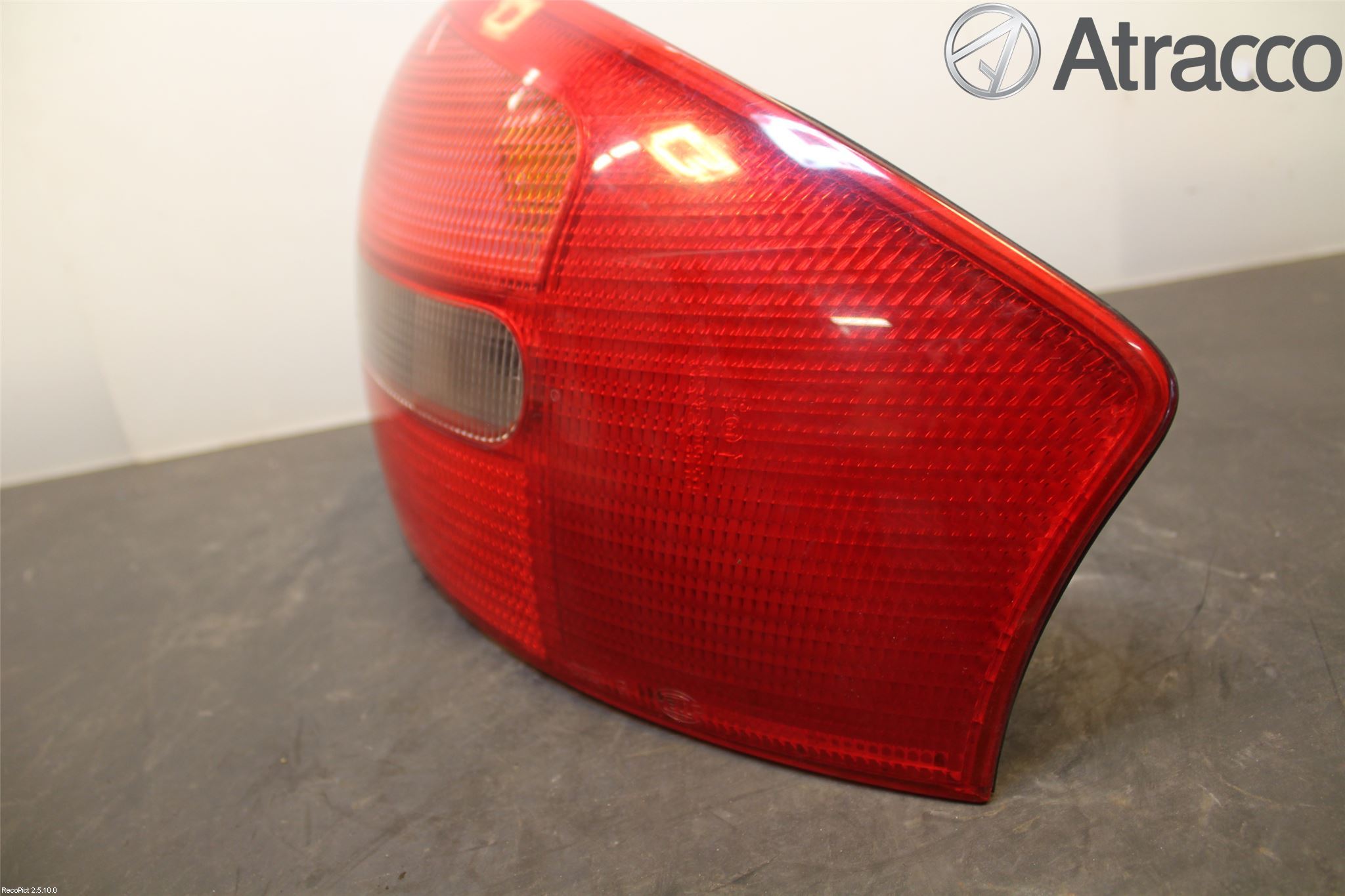 Audi A6/S6     97-05 Baklykt Høyre