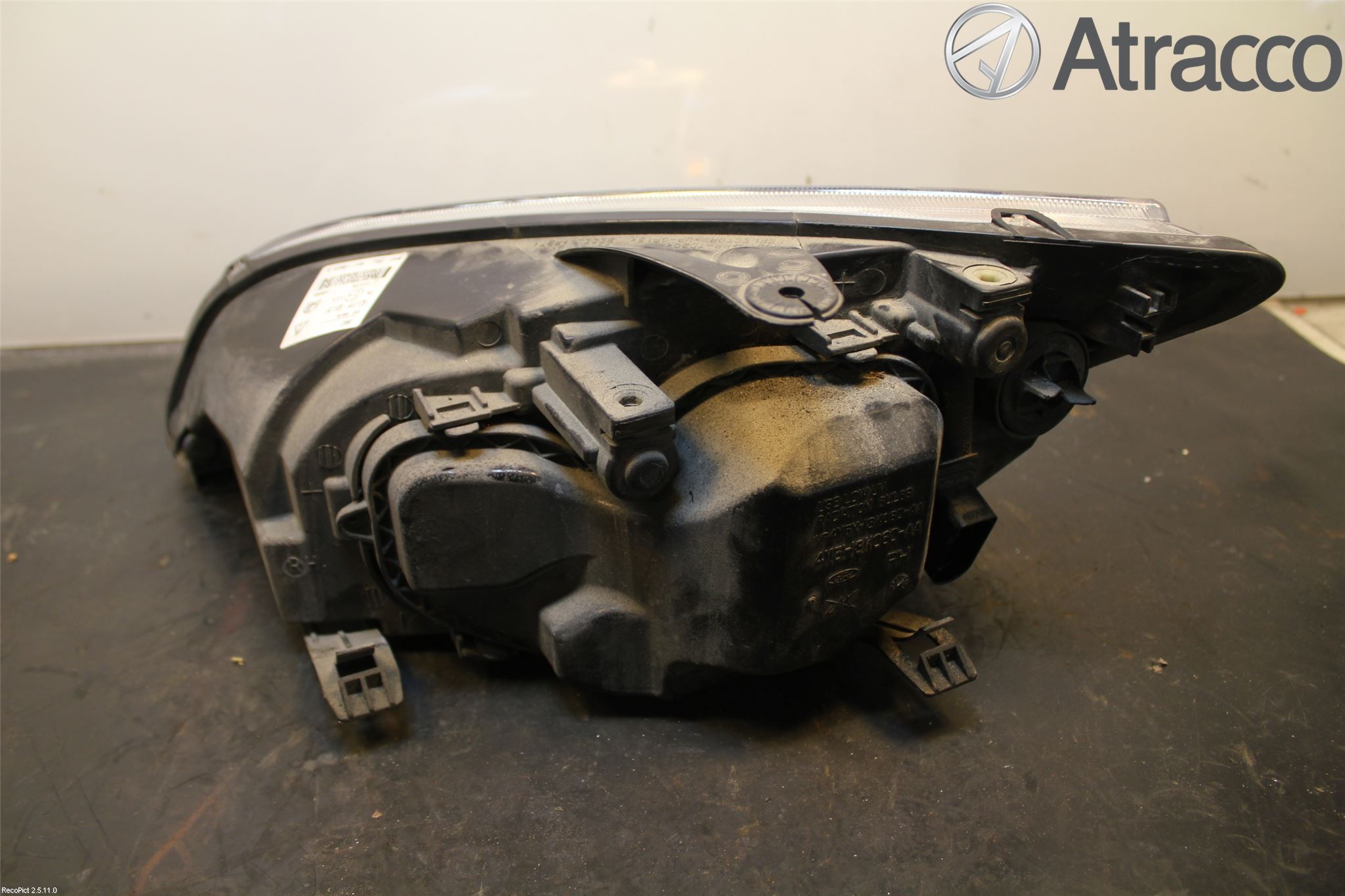 Ford FOCUS     04-07 Frontlykt Høyre