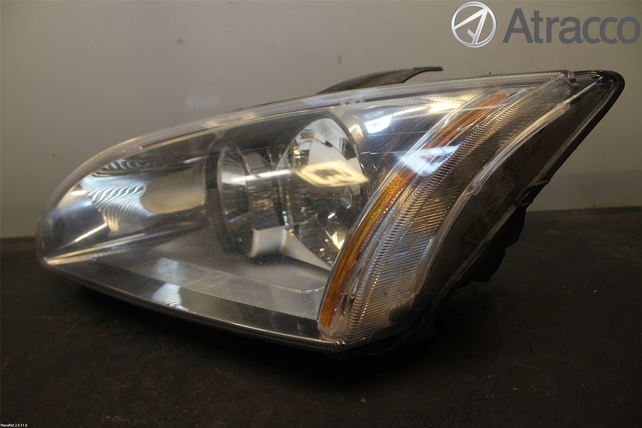 Ford FOCUS     04-07 Frontlykt Venstre