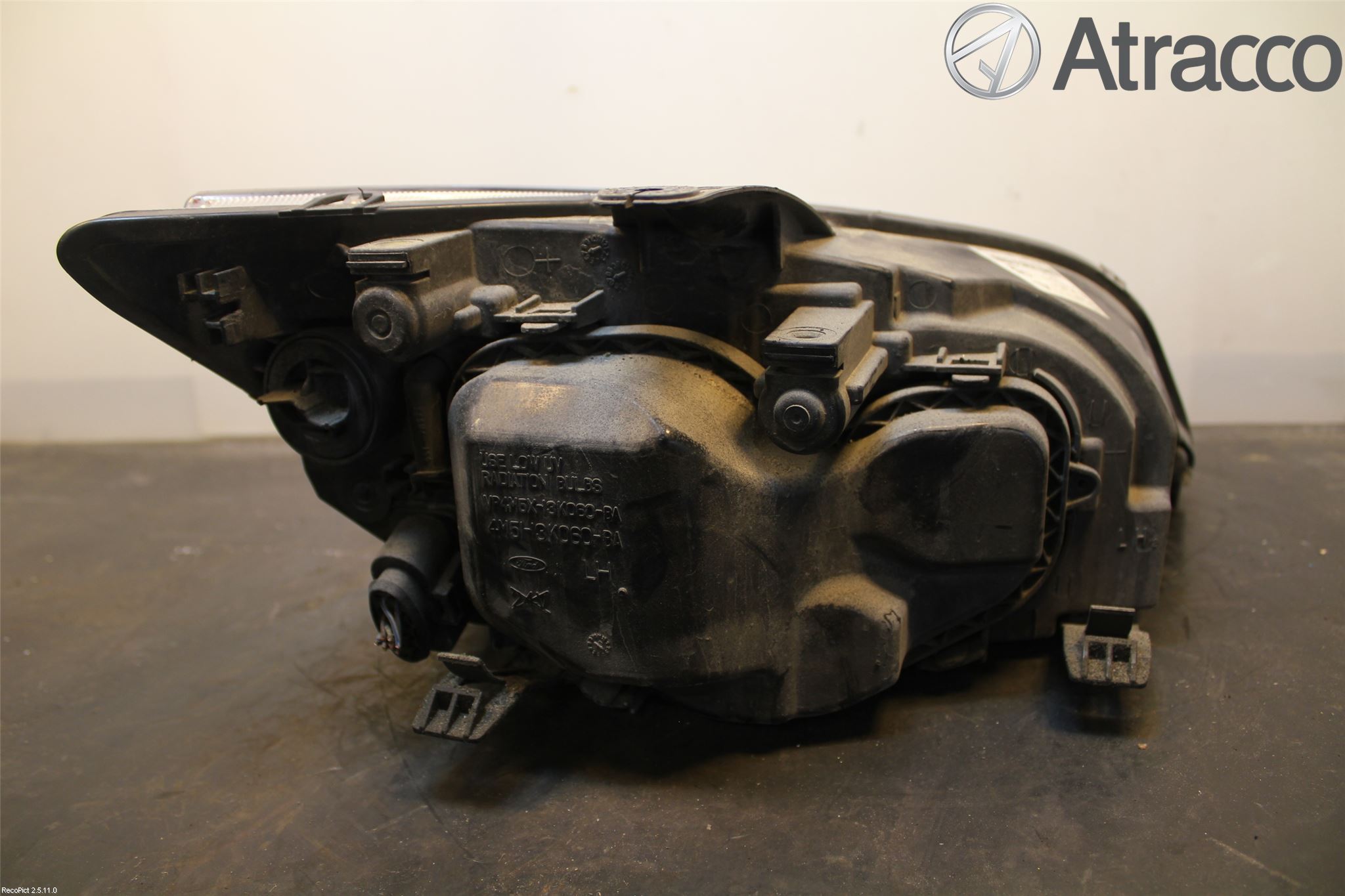 Ford FOCUS     04-07 Frontlykt Venstre