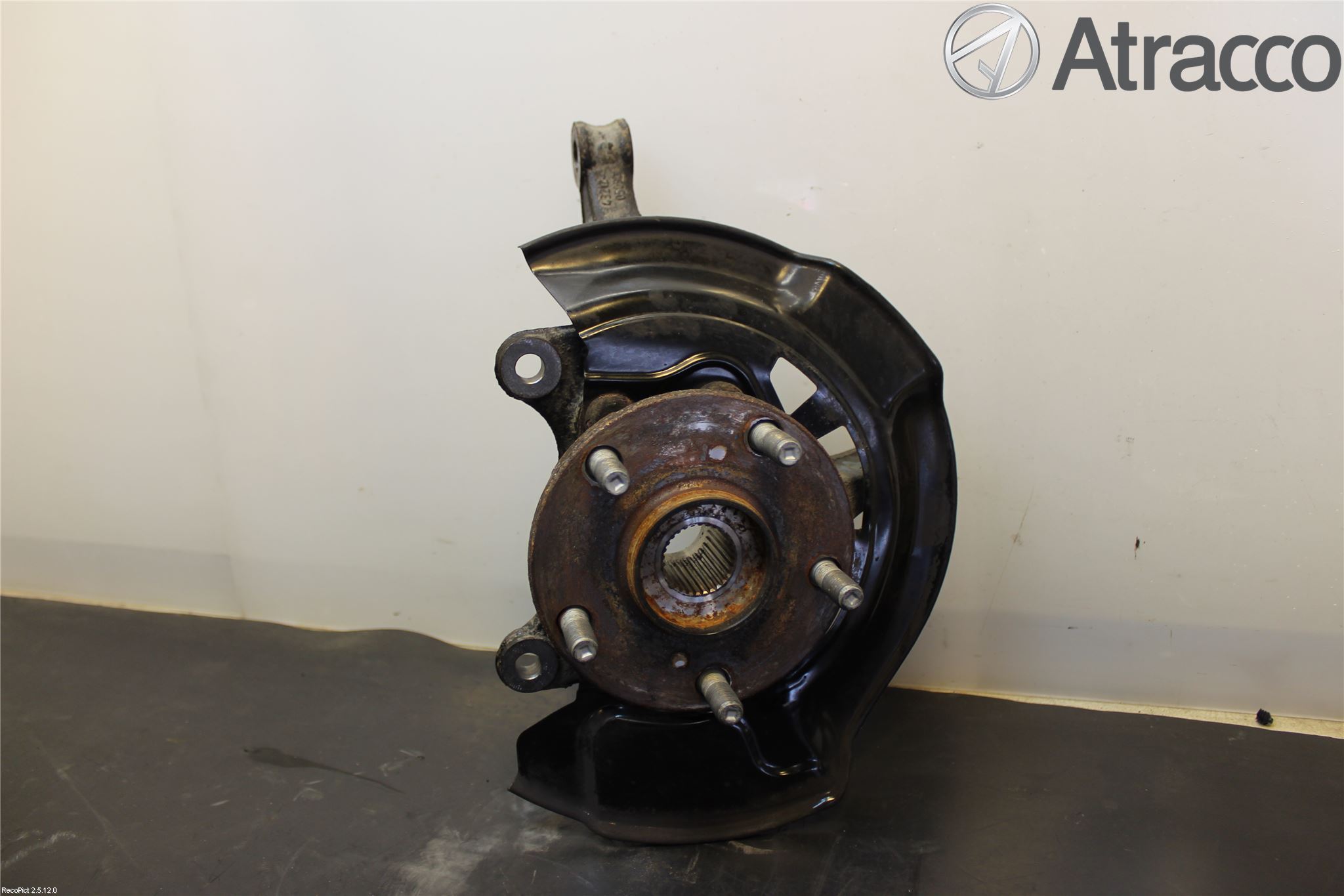 Toyota AVENSIS 09-15 Spindel Vf