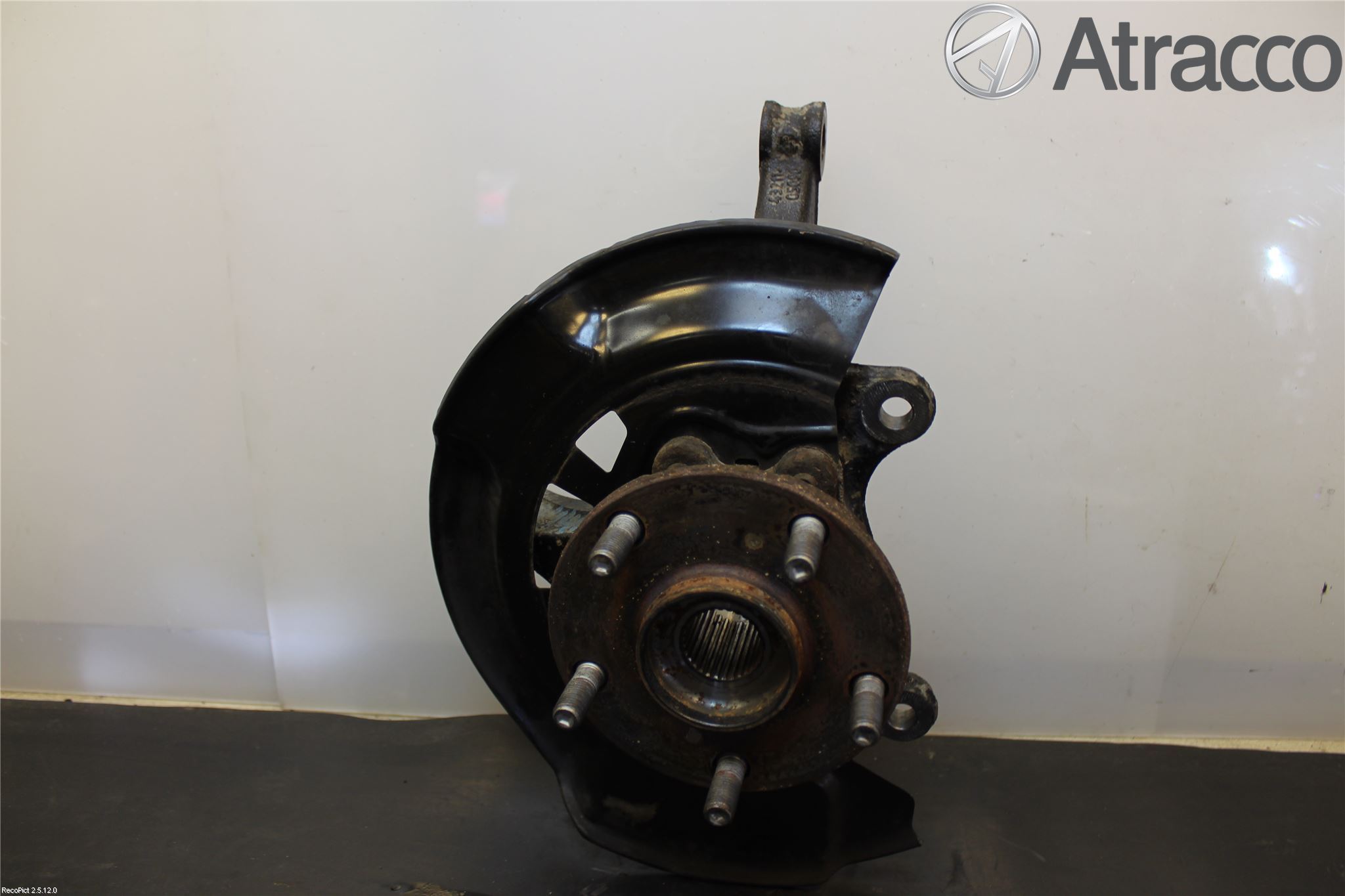 Toyota AVENSIS 09-15 Spindel Hf