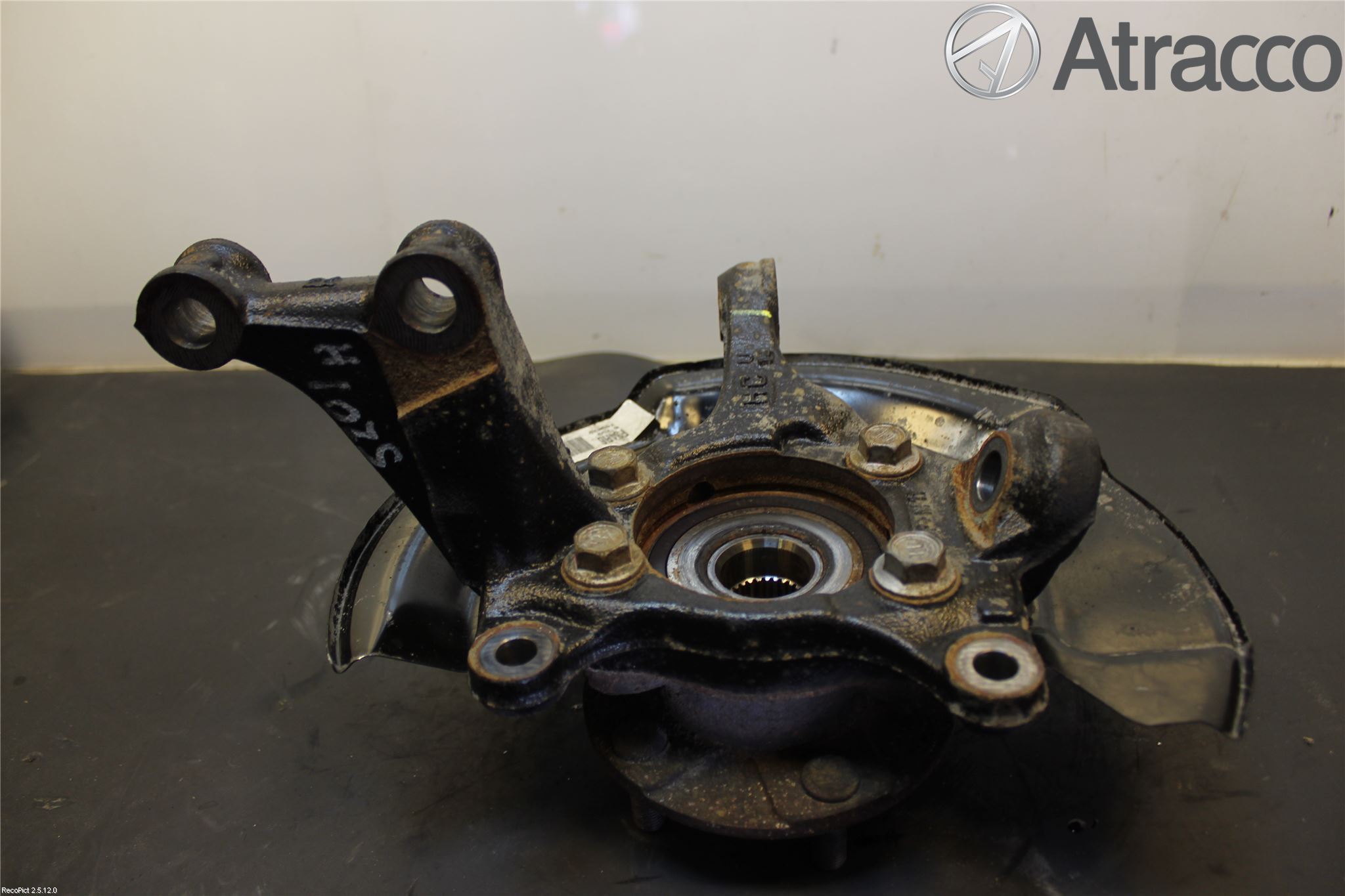 Toyota AVENSIS 09-15 Spindel Hf