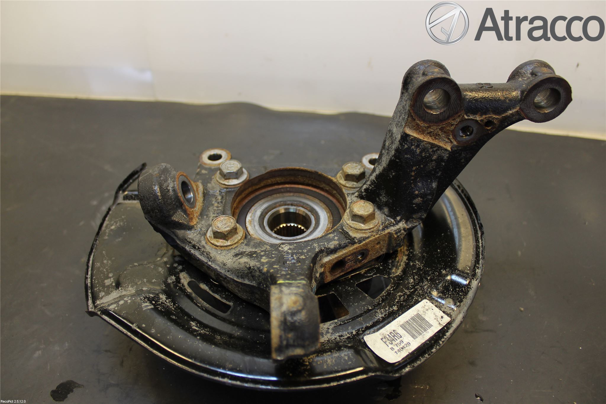 Toyota AVENSIS 09-15 Spindel Hf
