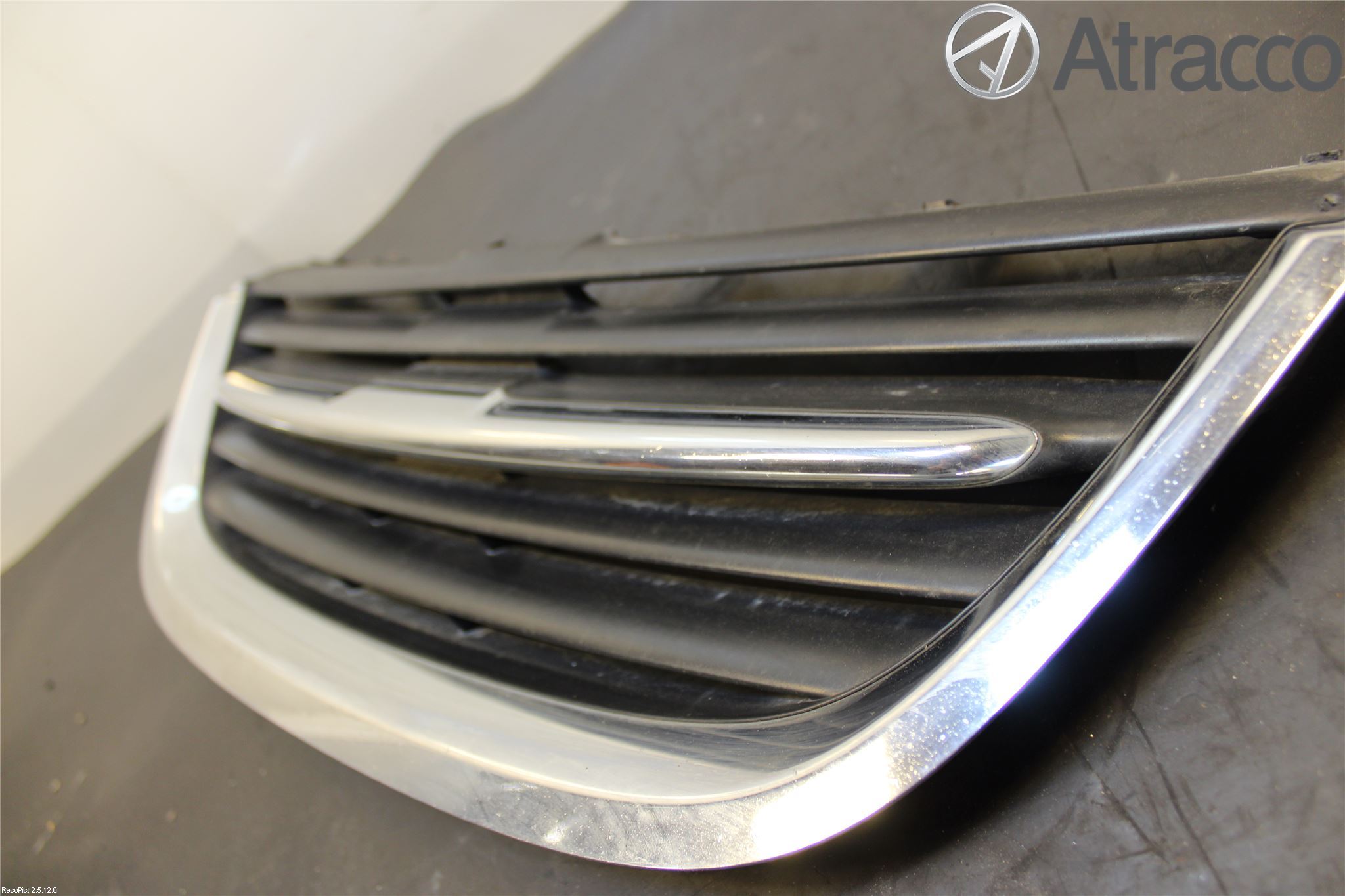 Saab 9-5     06-10 Grilldel Midt