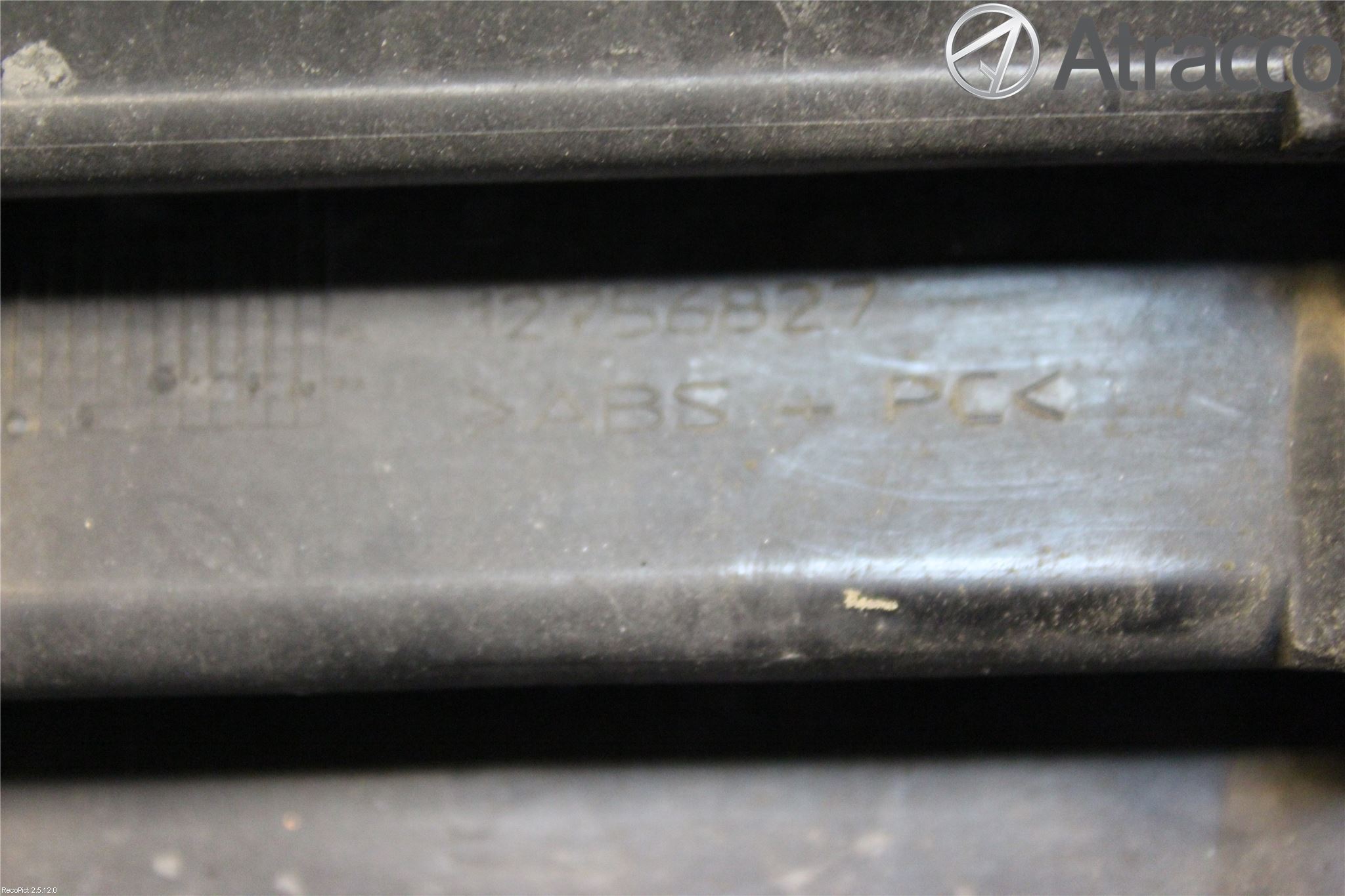 Saab 9-5     06-10 Grilldel Midt