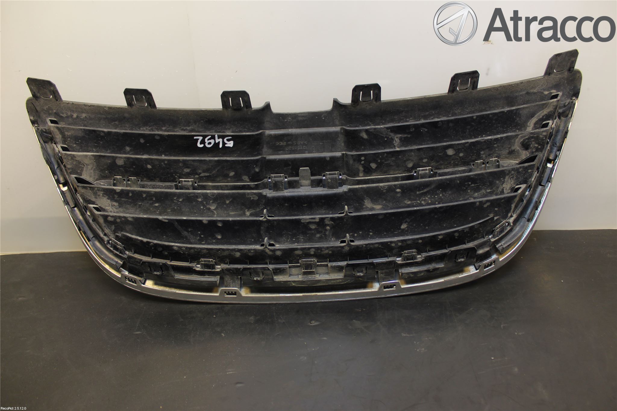 Saab 9-5     06-10 Grilldel Midt