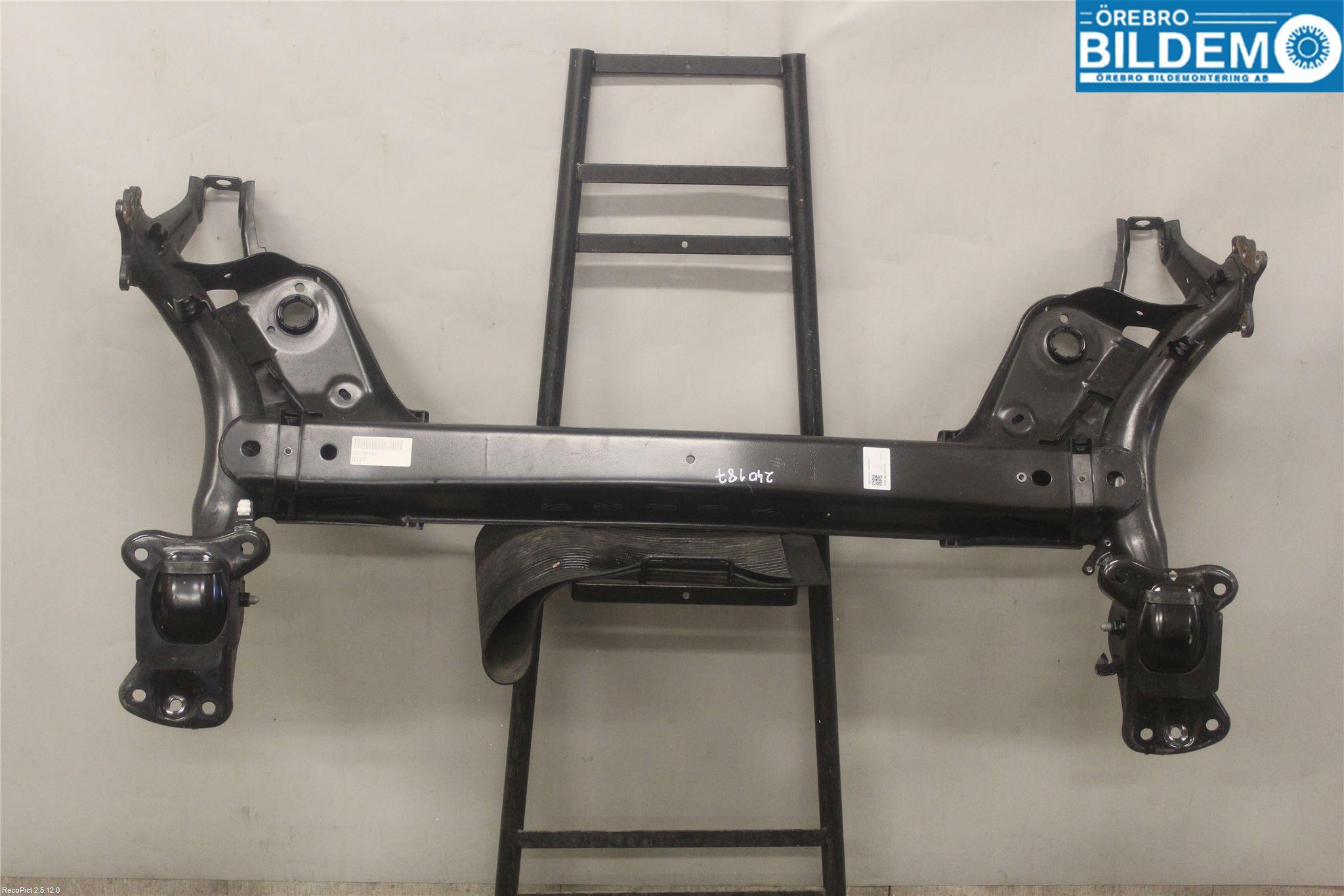 Audi A3/S3 8V 13-20 Bakaksel Feste Travers-Ramme