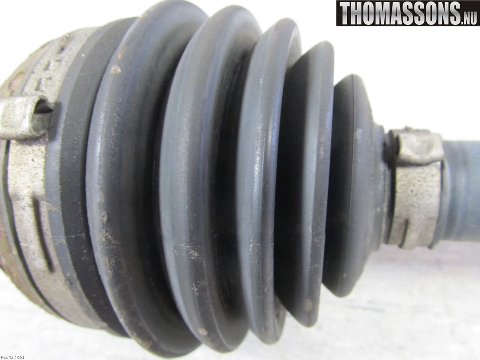 Volkswagen VW PASSAT 05-11 Drivaksel Foran Kompl Venstre