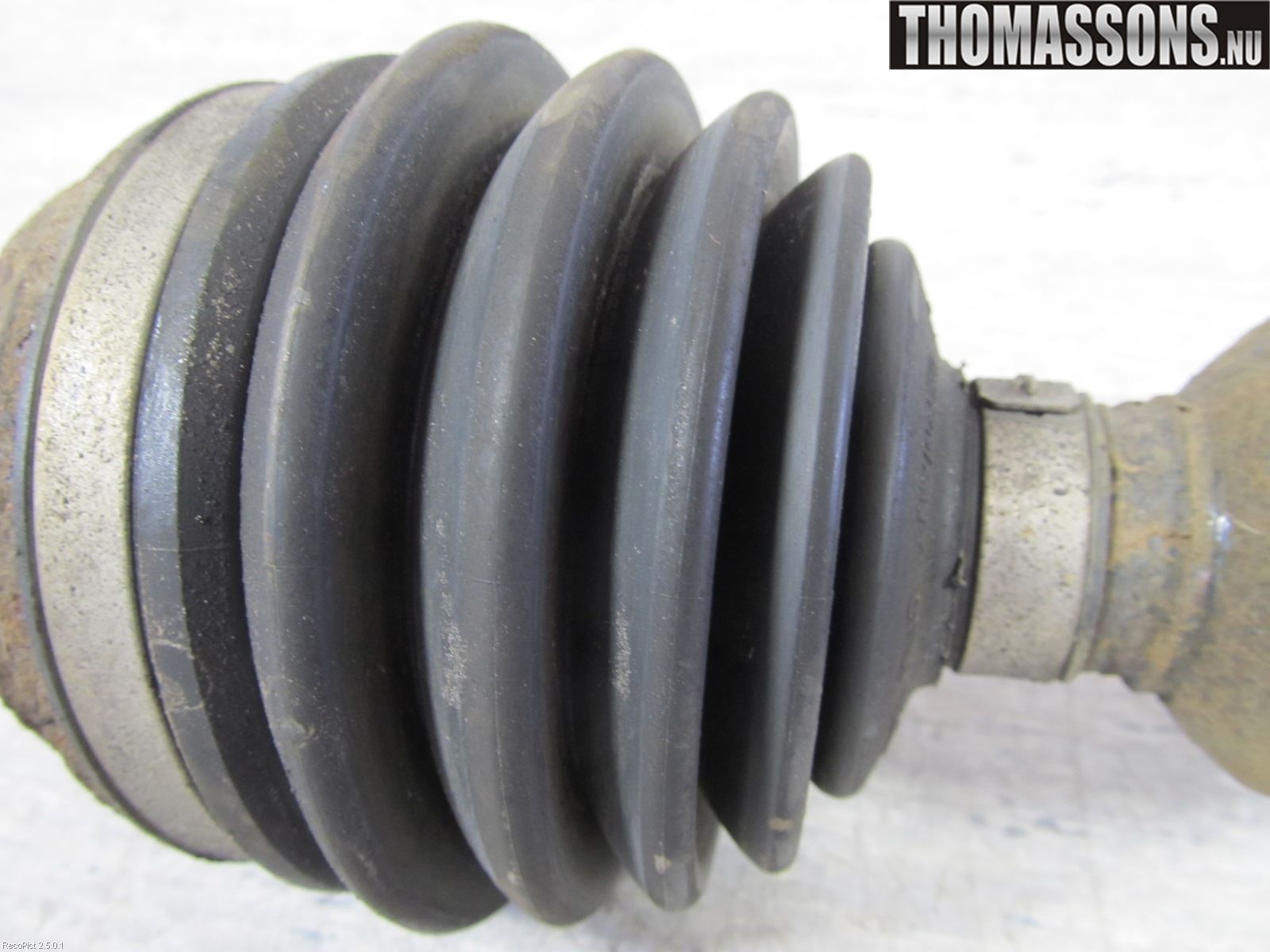 Volkswagen VW PASSAT 05-11 Drivaksel Foran Kompl Høyre