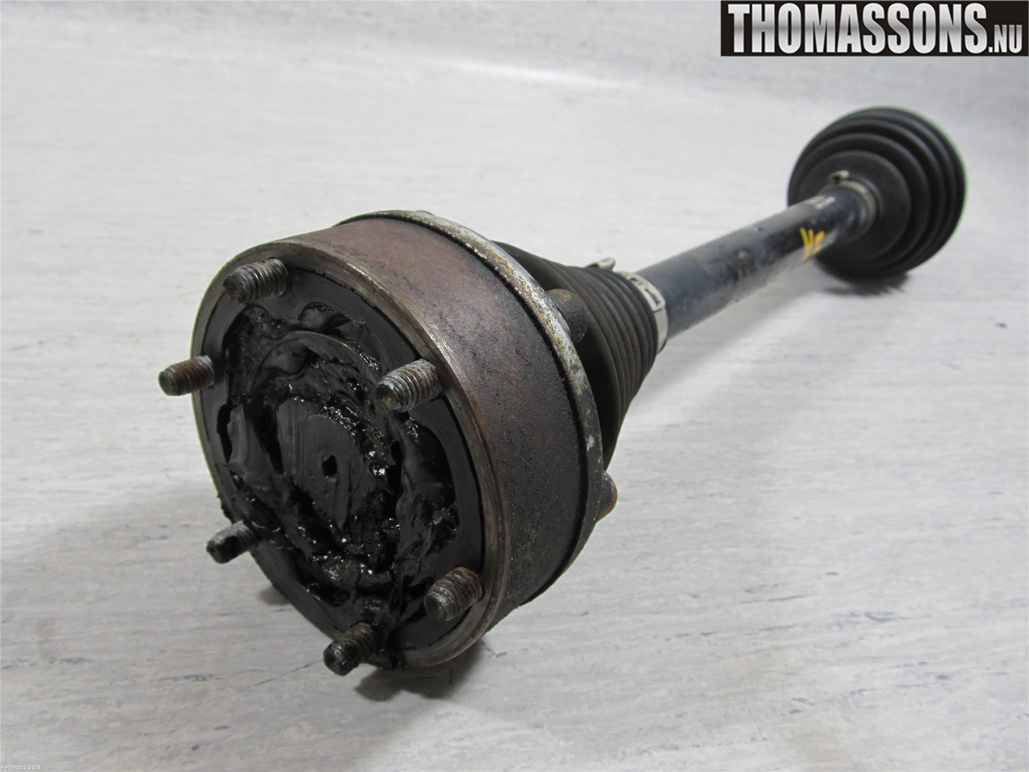 Volkswagen VW PASSAT 05-11 Drivaksel Foran Kompl Venstre